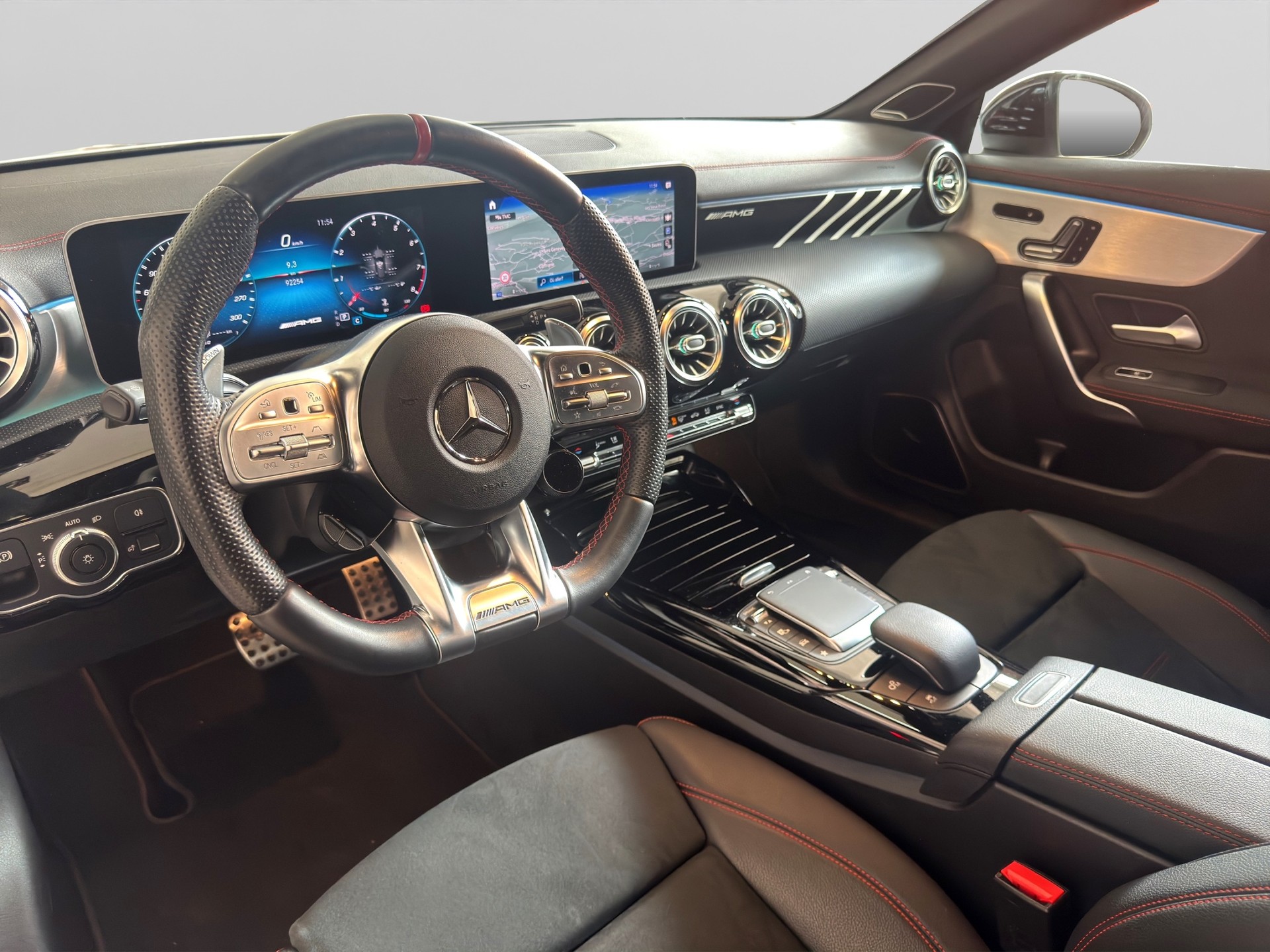 MERCEDES-BENZ CLA Shooting Brake 45 AMG 4Matic+ 8G-DCT-image-11