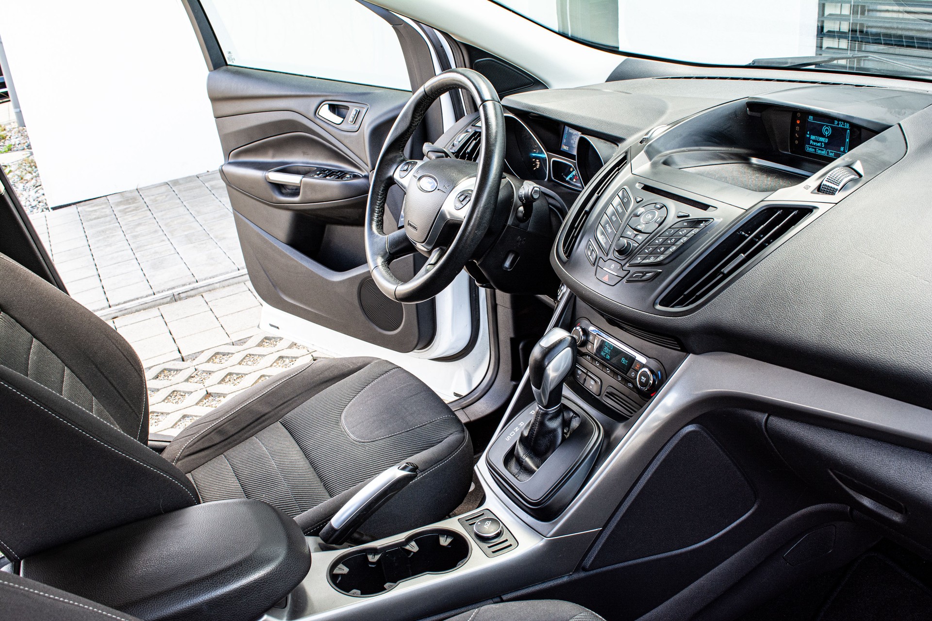 FORD Kuga 2.0 TDCi Titanium S 4WD PowerShift-image-28