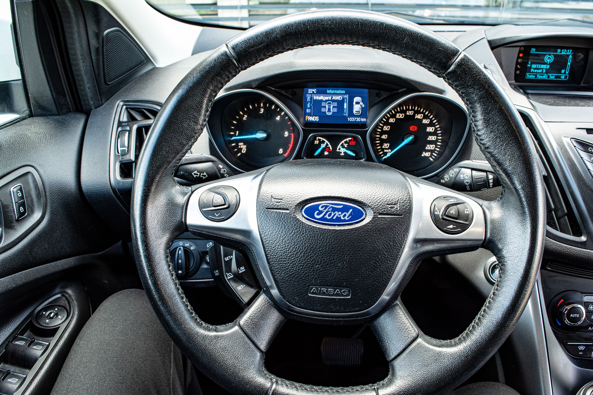 FORD Kuga 2.0 TDCi Titanium S 4WD PowerShift-image-25