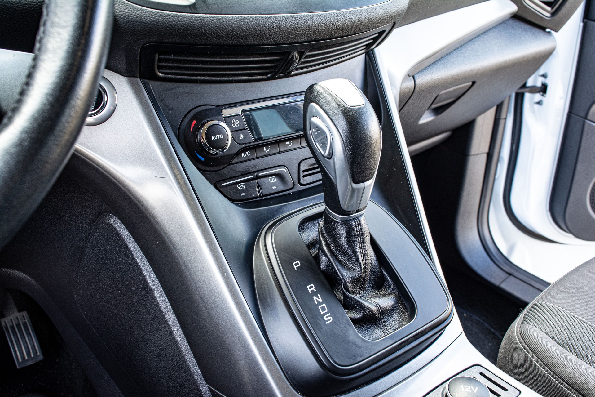 FORD Kuga 2.0 TDCi Titanium S 4WD PowerShift-image-19