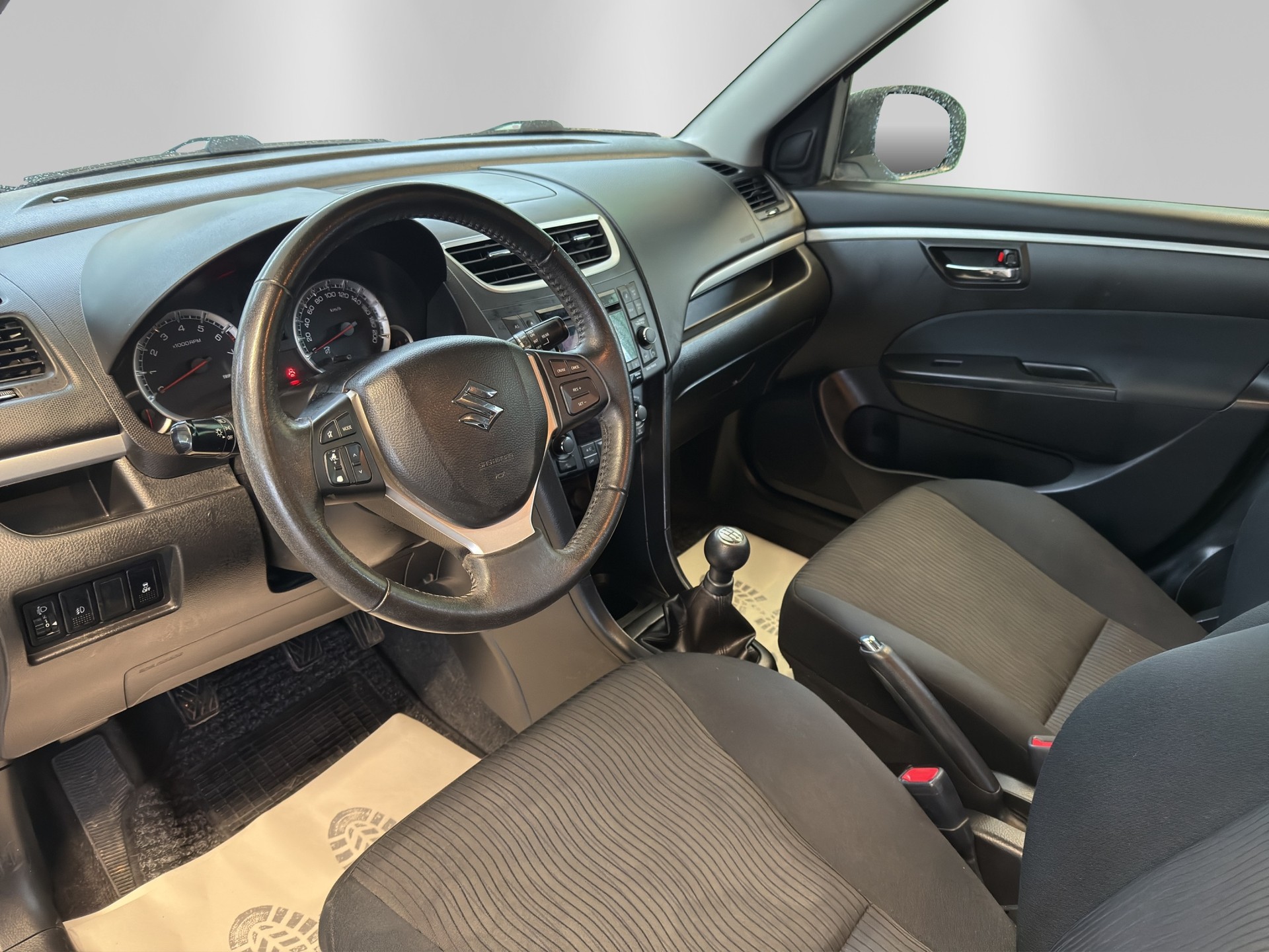 SUZUKI Swift 1.2i 16V GL 4x4-image-7