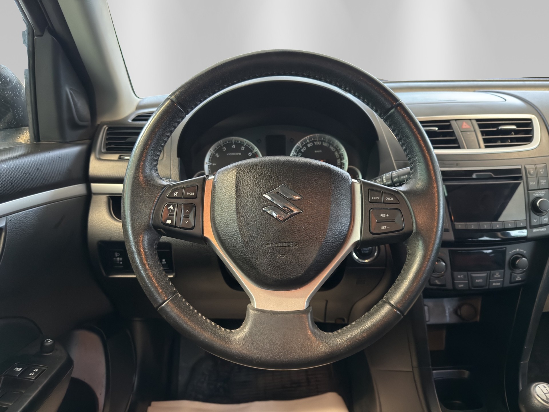 SUZUKI Swift 1.2i 16V GL 4x4-image-9