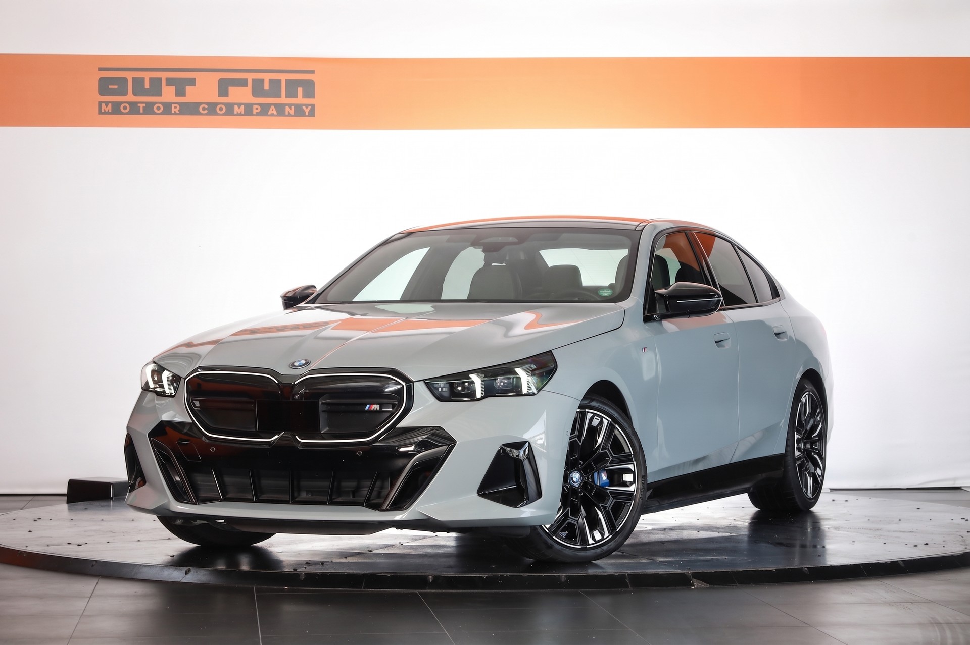 BMW i5 M60 xDrive M Sport Pro Brooklyn Grau * CH * Pack Travel & Confort-image-0