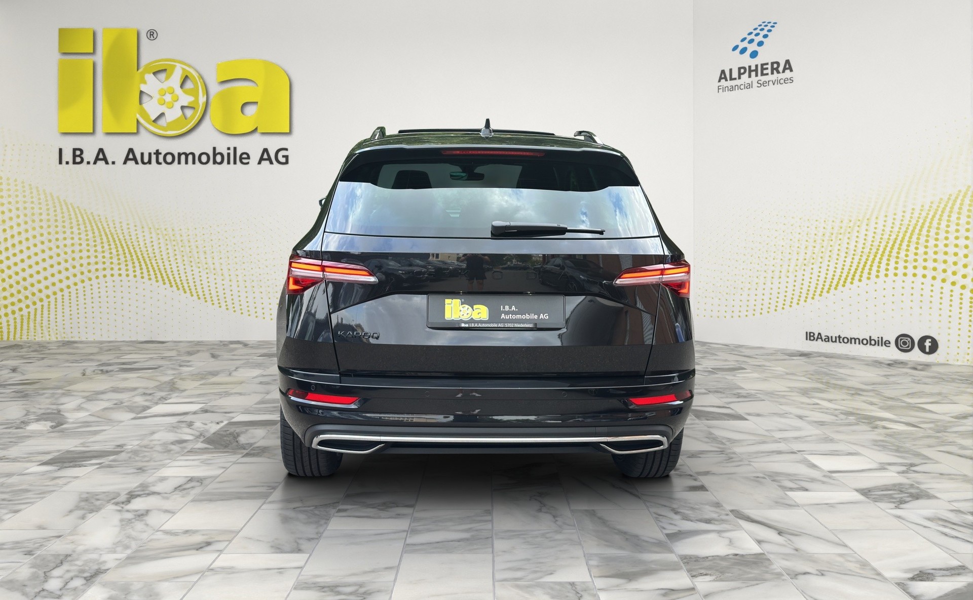 SKODA Karoq 1.5TSI Sport Line Aut. Panorama-Schiebedach-image-3