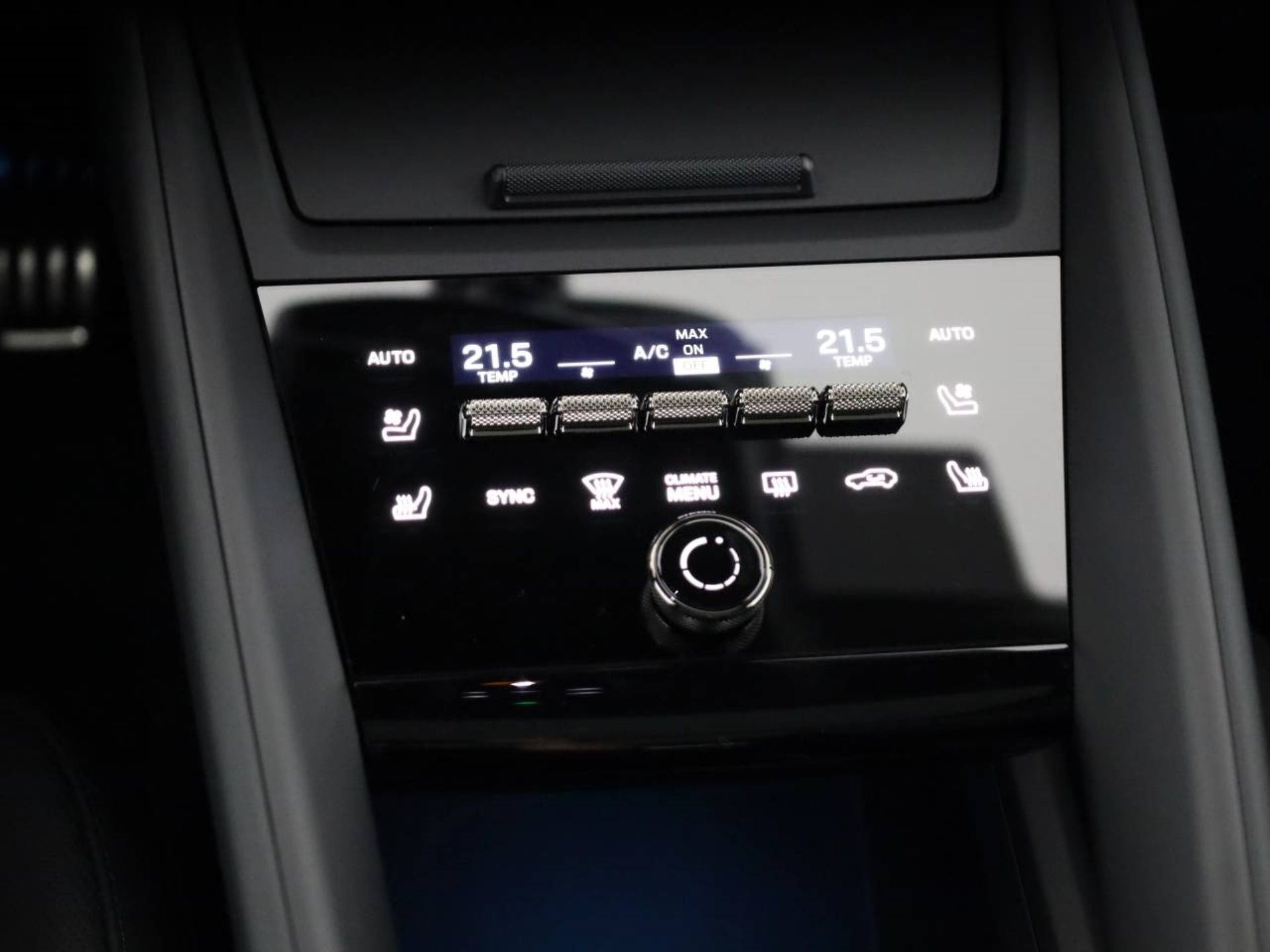 PORSCHE Macan Turbo-image-15