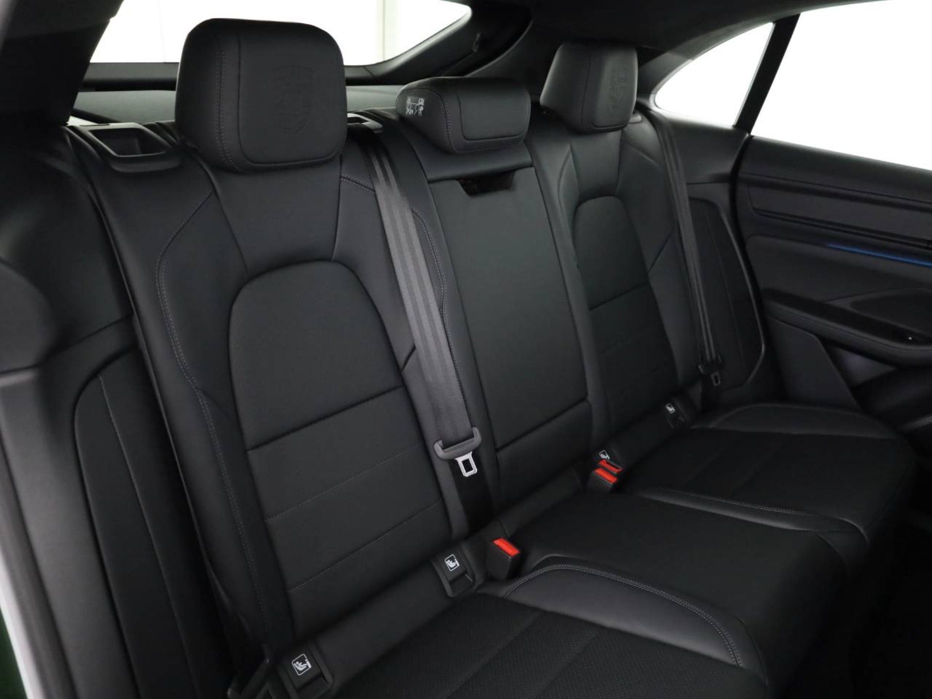 PORSCHE Macan Turbo-image-17