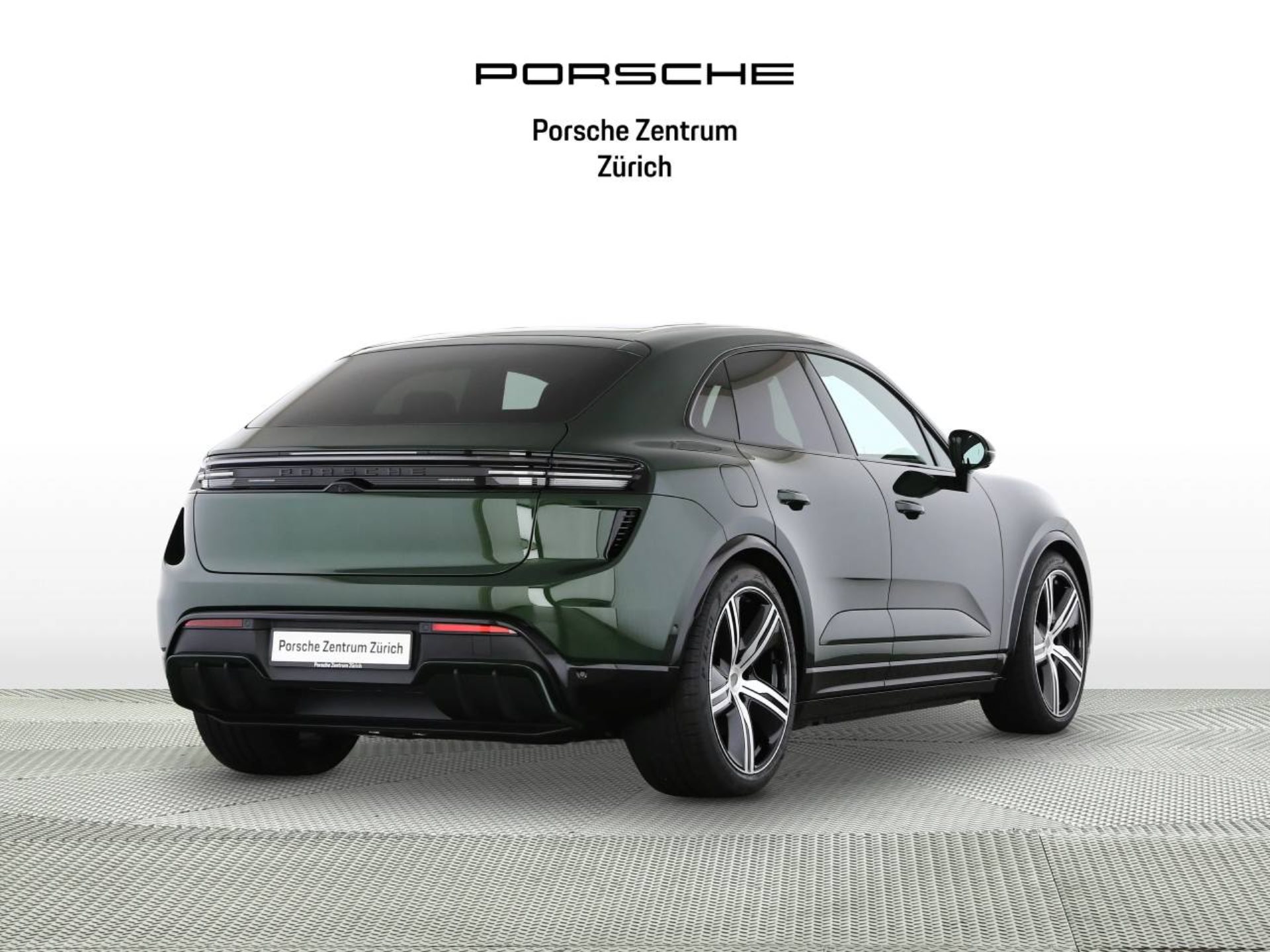 PORSCHE Macan Turbo-image-2
