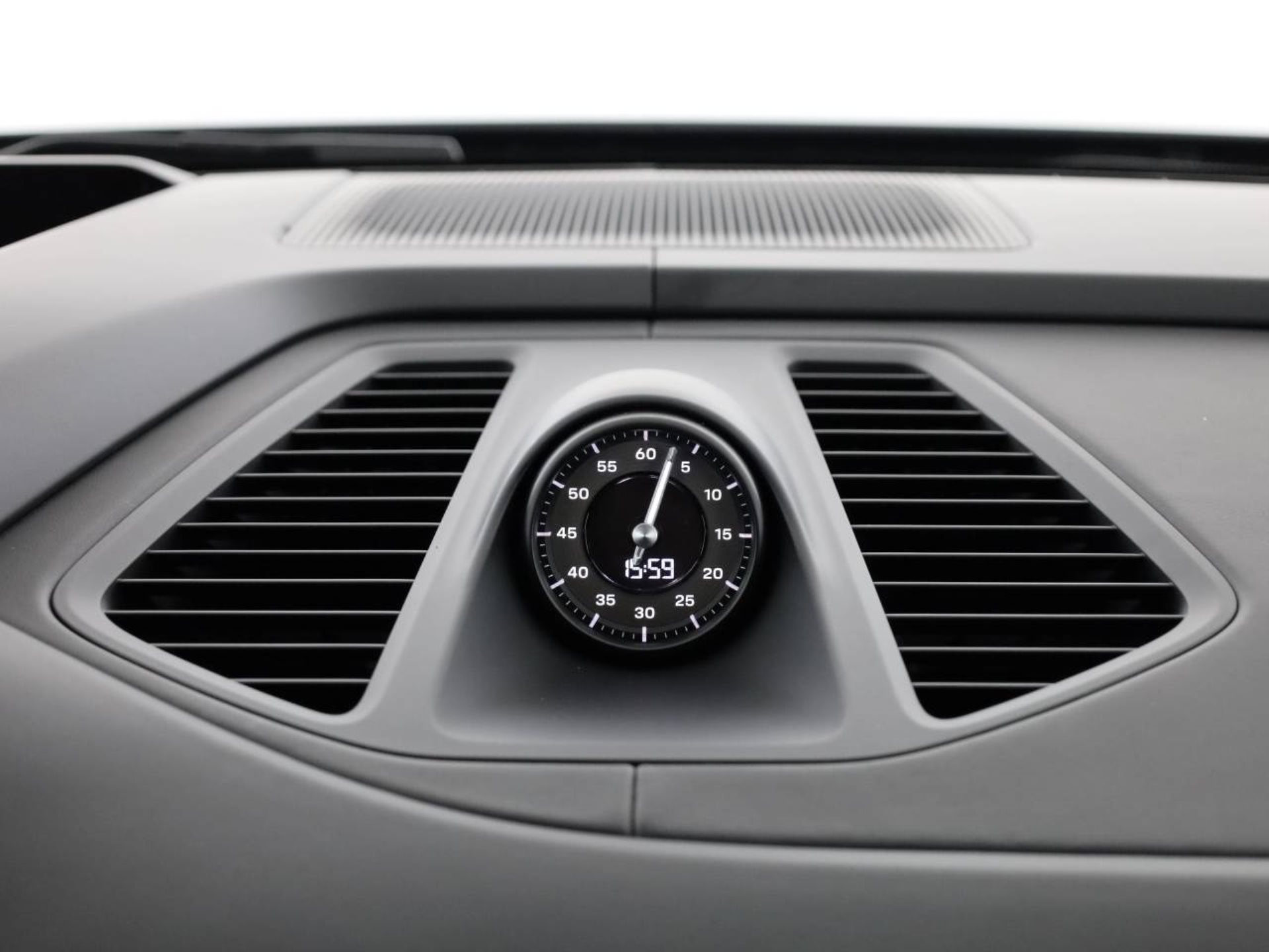 PORSCHE Macan Turbo-image-13