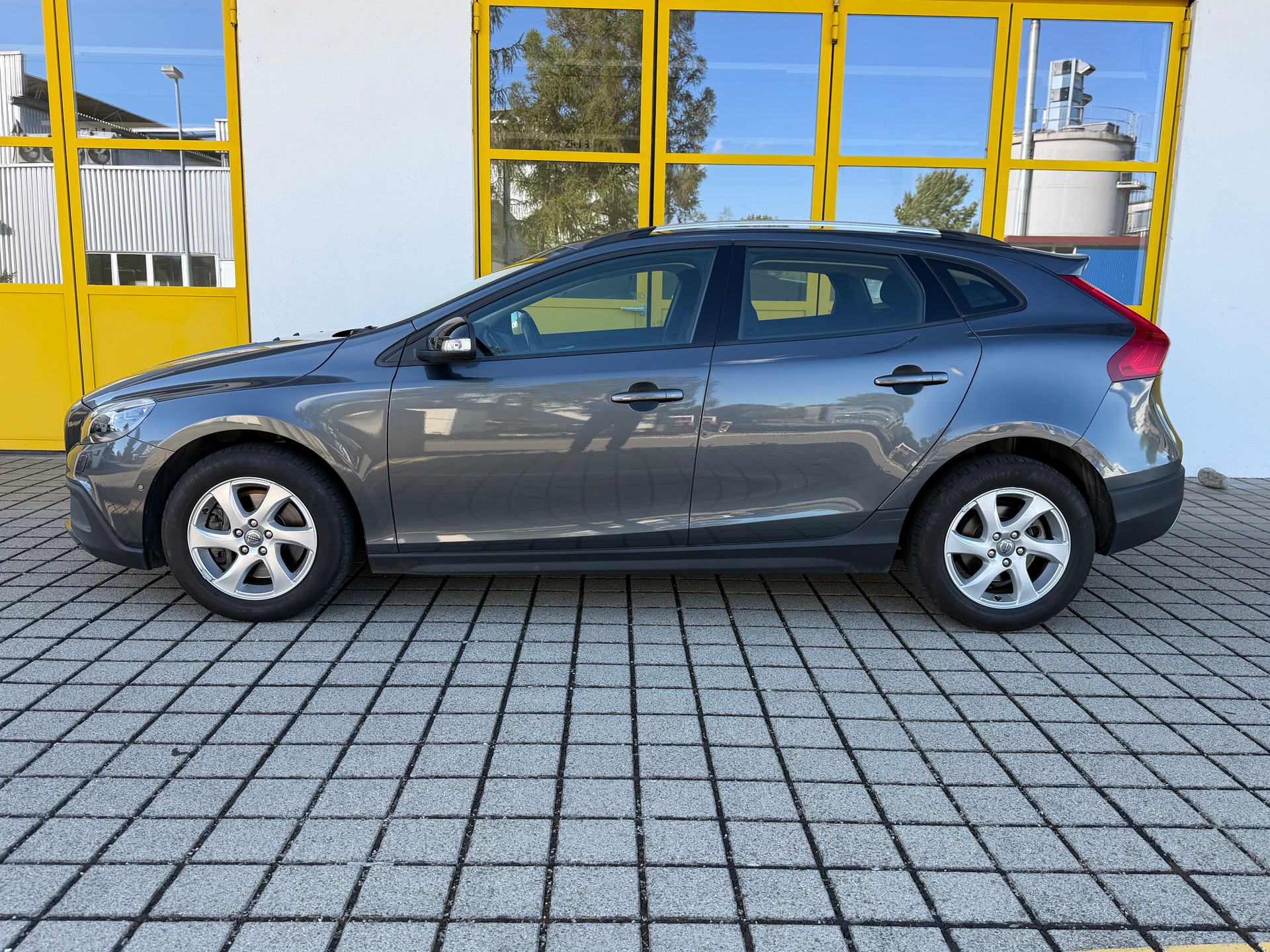 VOLVO V40 CC 2.0 T4 Kinetic AWD S/S-image-3