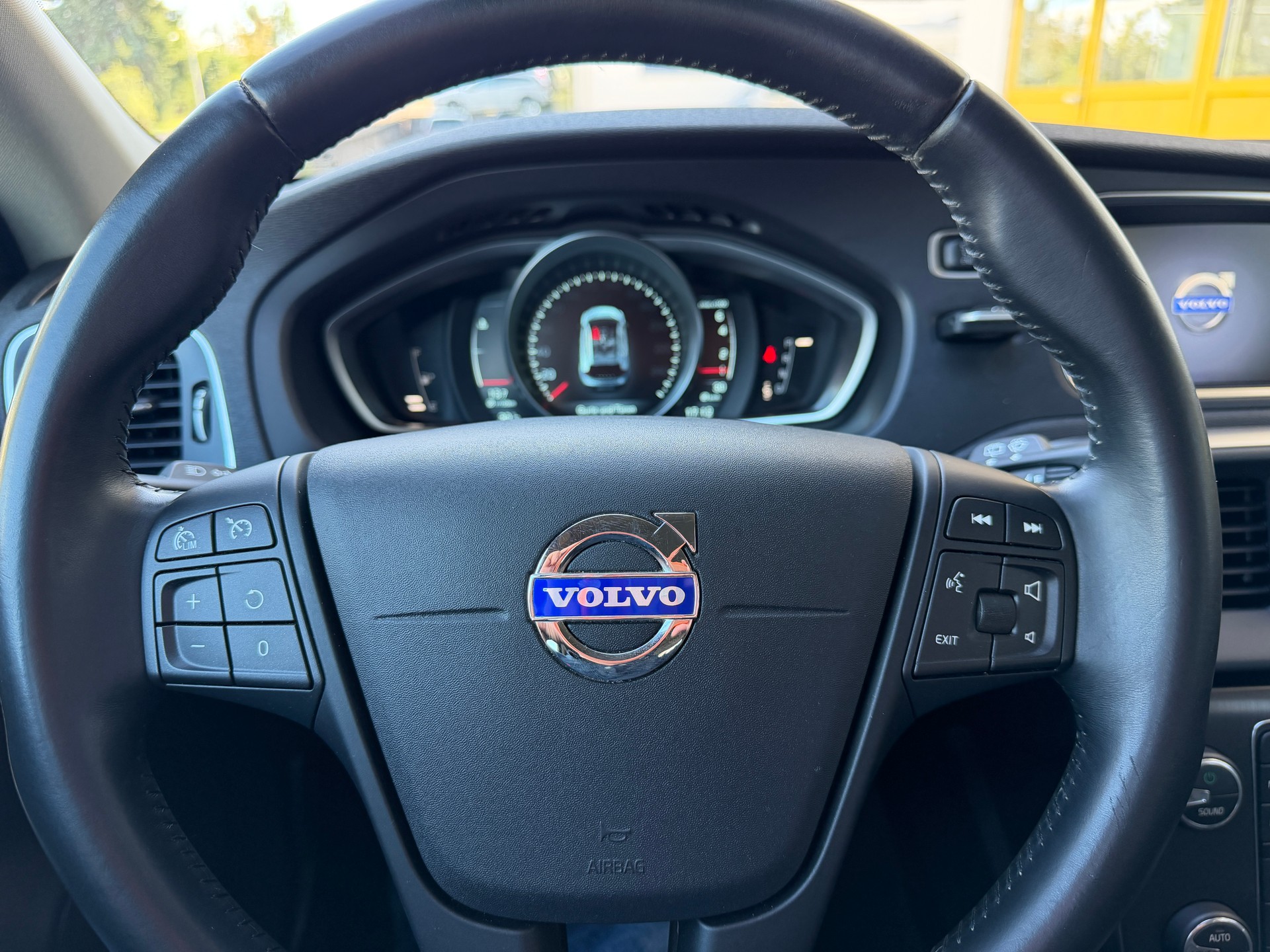 VOLVO V40 CC 2.0 T4 Kinetic AWD S/S-image-13