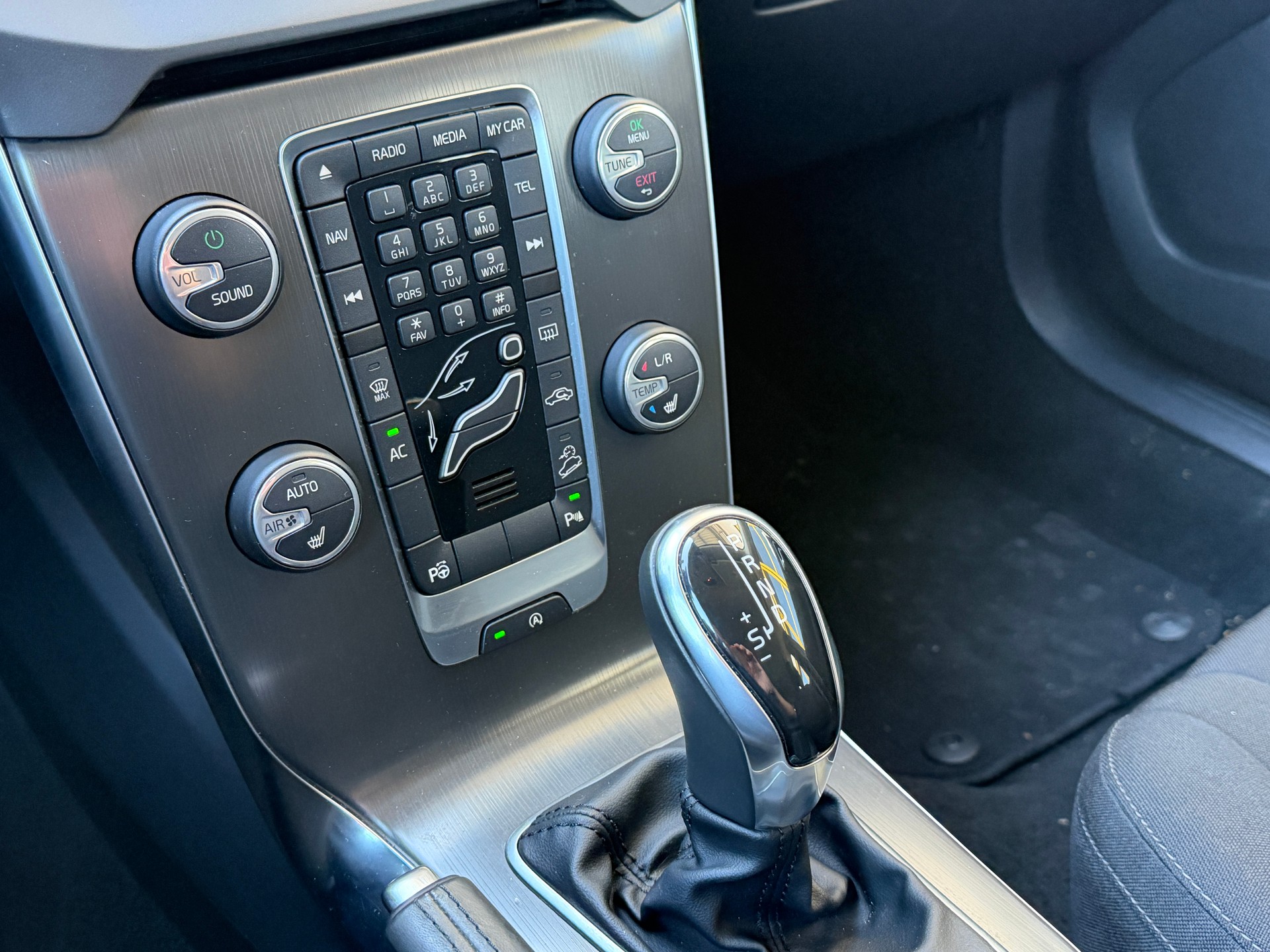 VOLVO V40 CC 2.0 T4 Kinetic AWD S/S-image-11