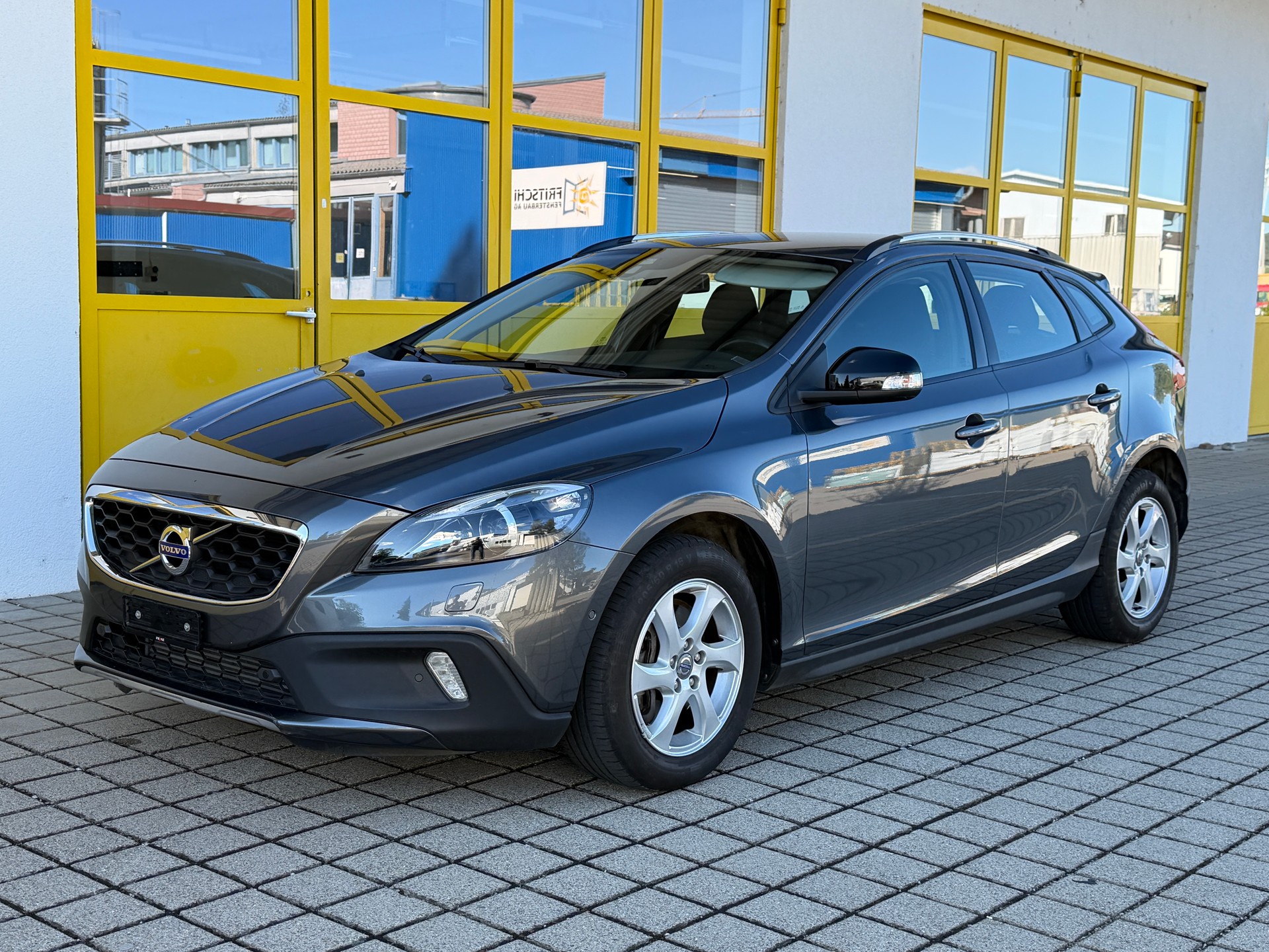 VOLVO V40 CC 2.0 T4 Kinetic AWD S/S-image-0