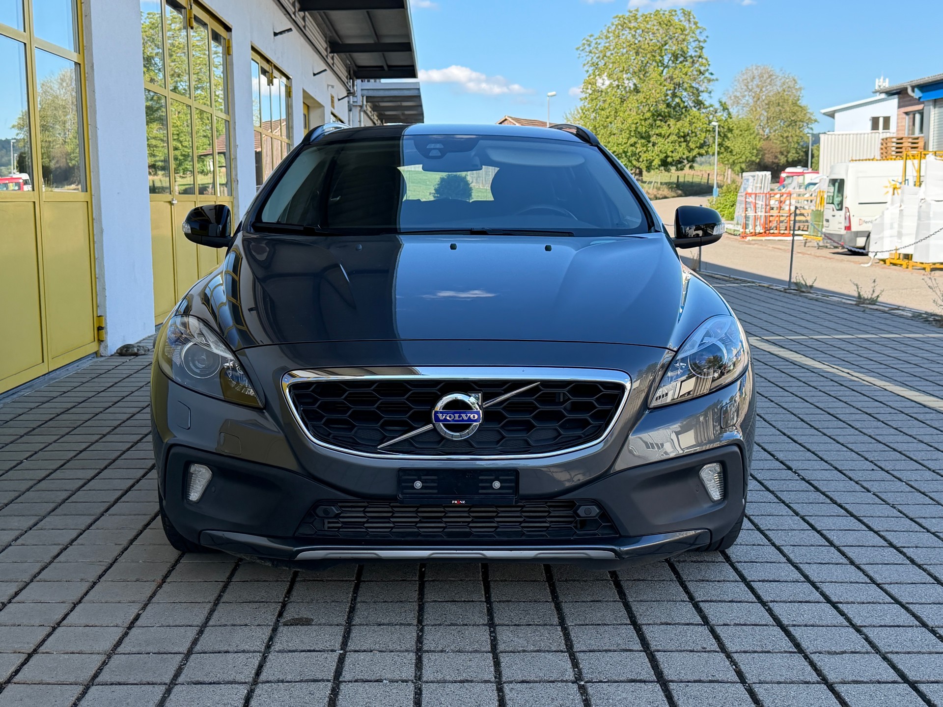 VOLVO V40 CC 2.0 T4 Kinetic AWD S/S-image-1