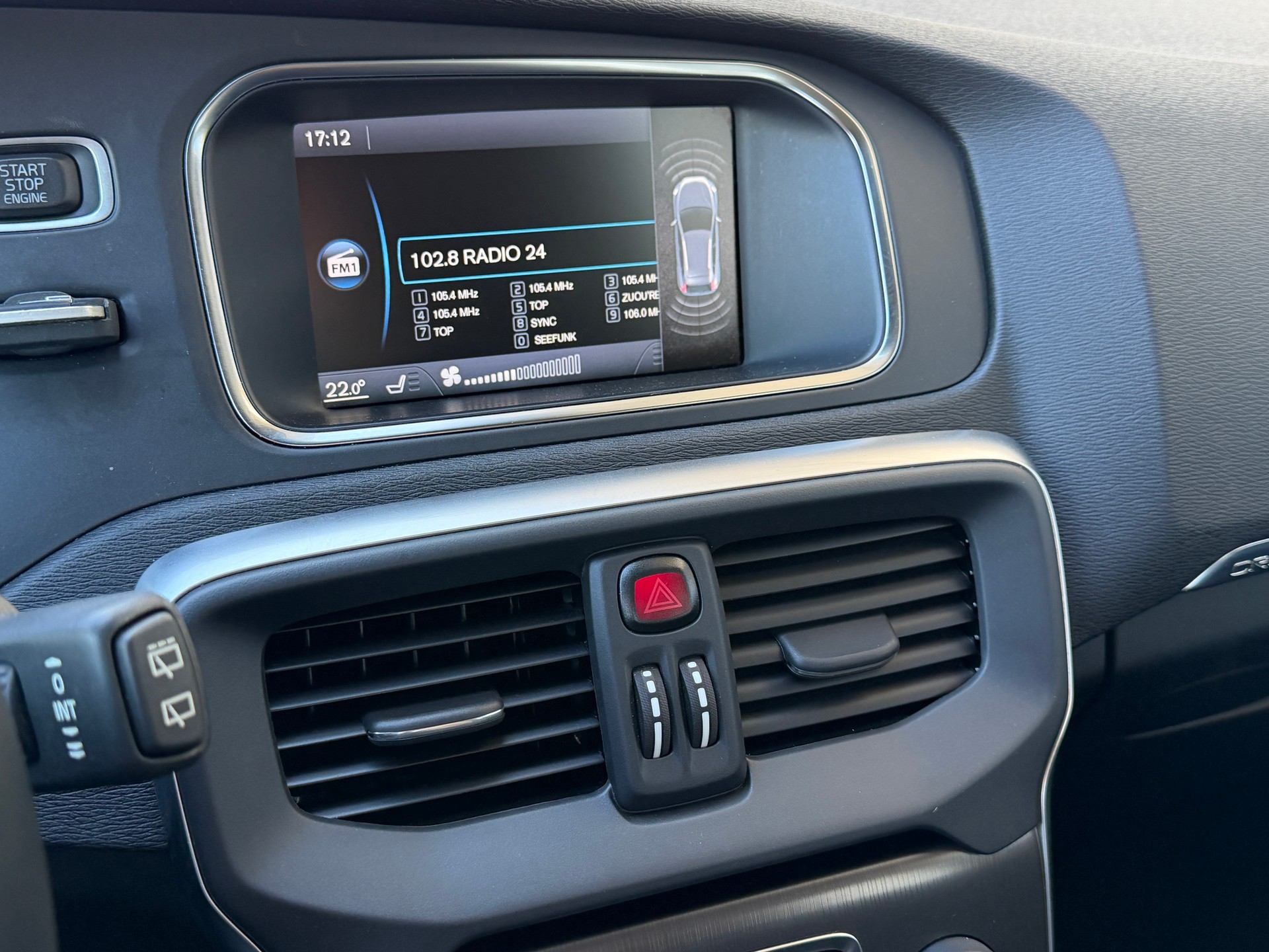 VOLVO V40 CC 2.0 T4 Kinetic AWD S/S-image-12