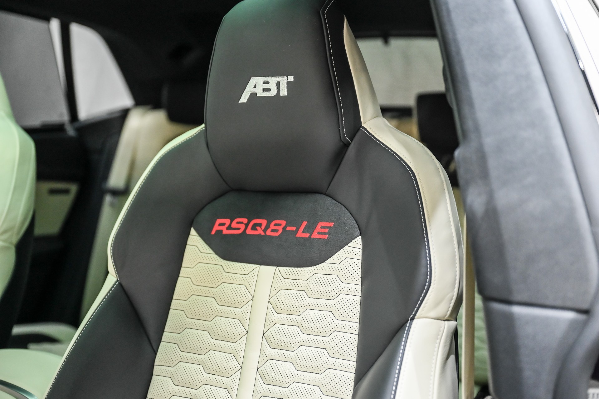 AUDI ABT RS Q8 Legacy Edition 1 of 125 SUV 4.0 V8 TFSI performance quattro Tiptronic-image-40