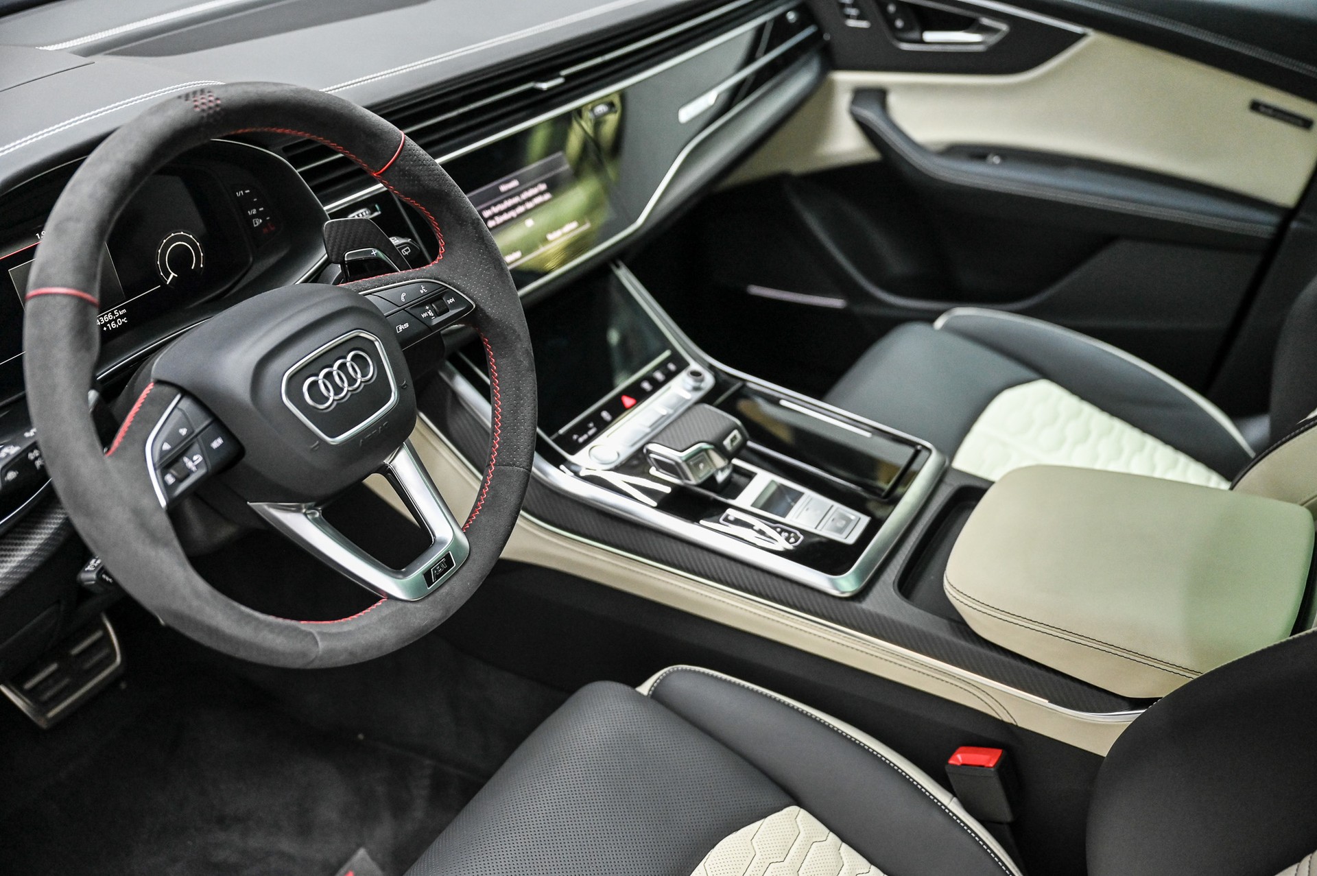 AUDI ABT RS Q8 Legacy Edition 1 of 125 SUV 4.0 V8 TFSI performance quattro Tiptronic-image-32