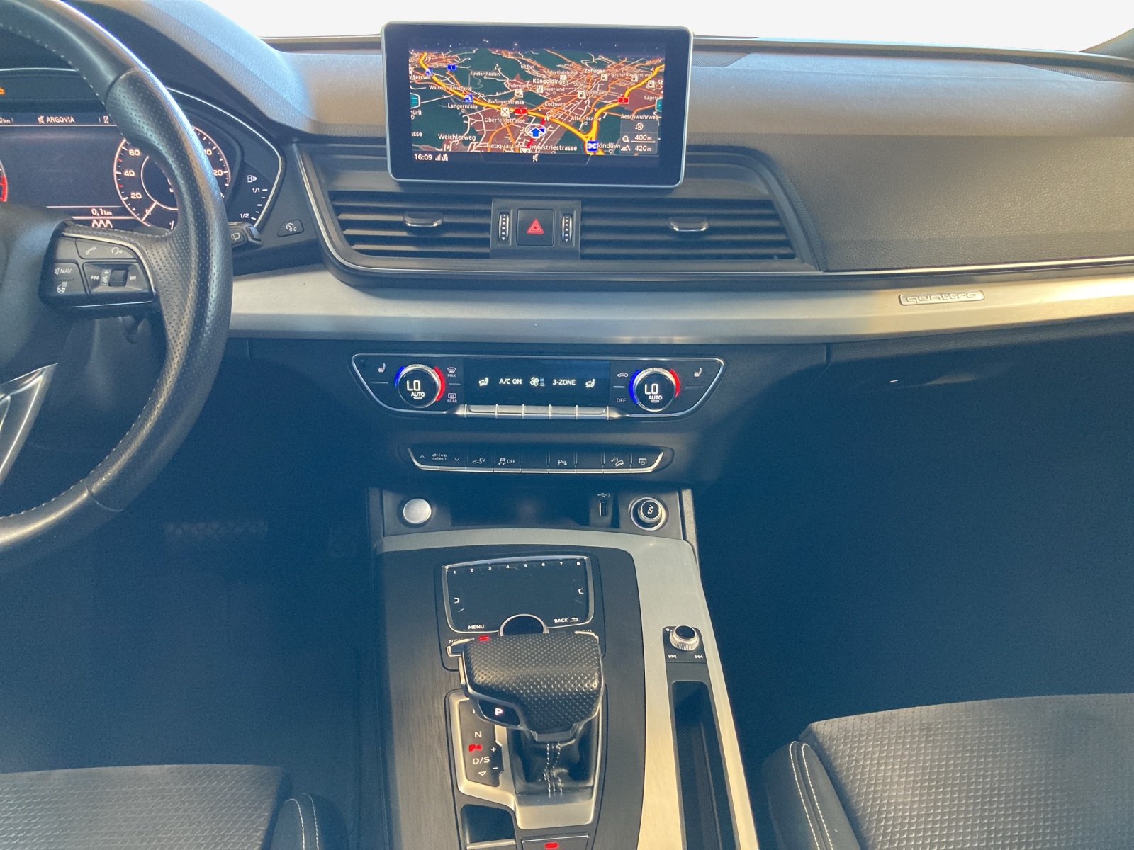 AUDI Q5 55 TFSI e sport quattro-image-10