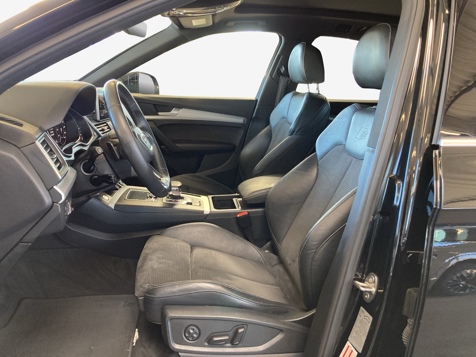 AUDI Q5 55 TFSI e sport quattro-image-7