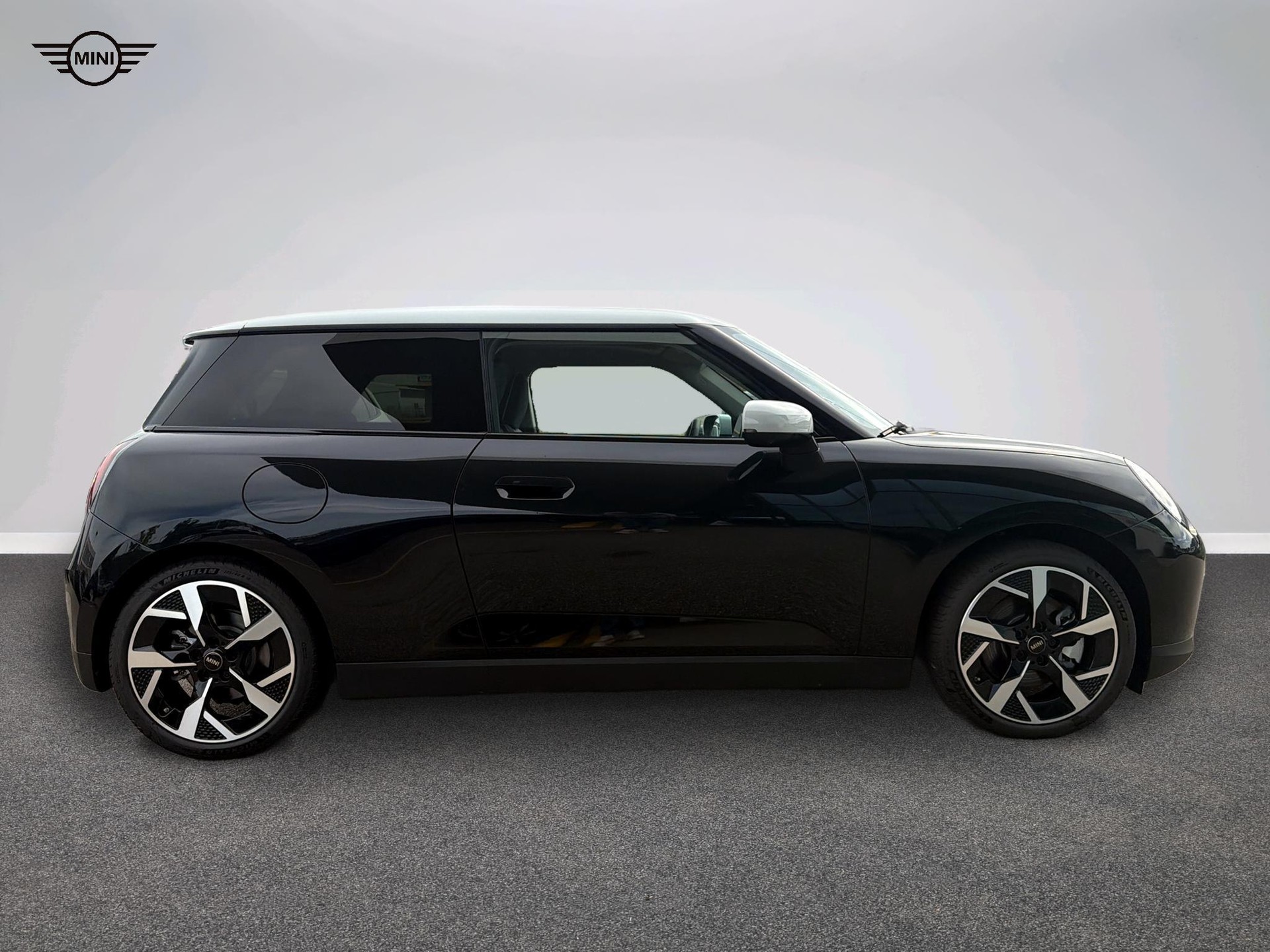 MINI Cooper SE-image-2