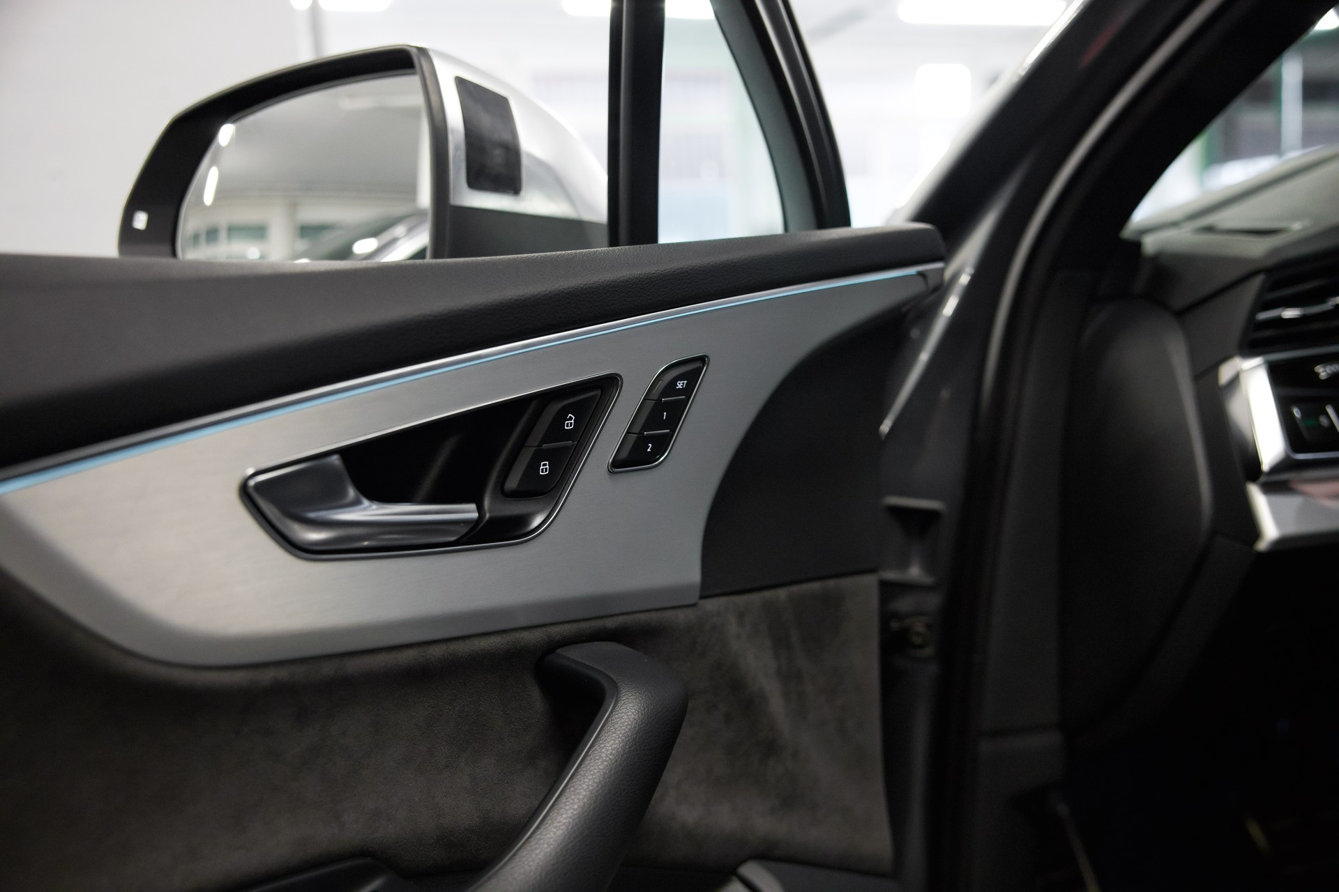 AUDI SQ7 TFSI quattro tiptronic-image-25