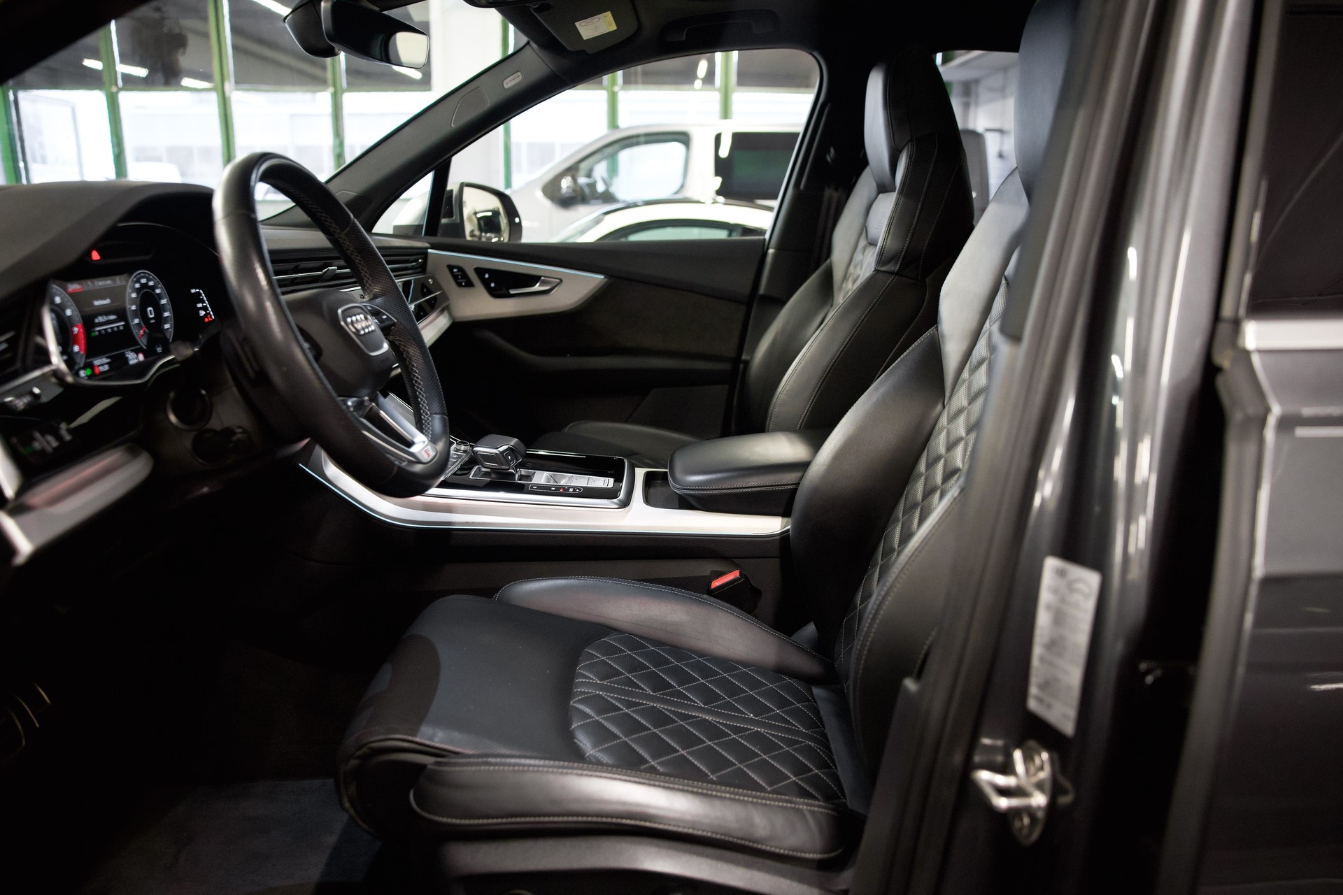 AUDI SQ7 TFSI quattro tiptronic-image-17