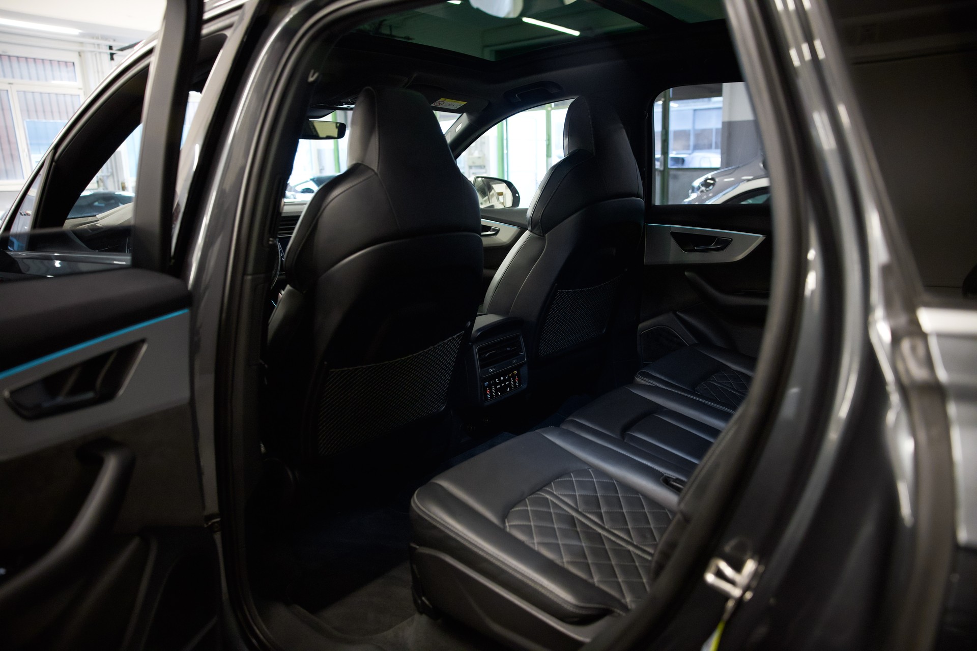 AUDI SQ7 TFSI quattro tiptronic-image-19