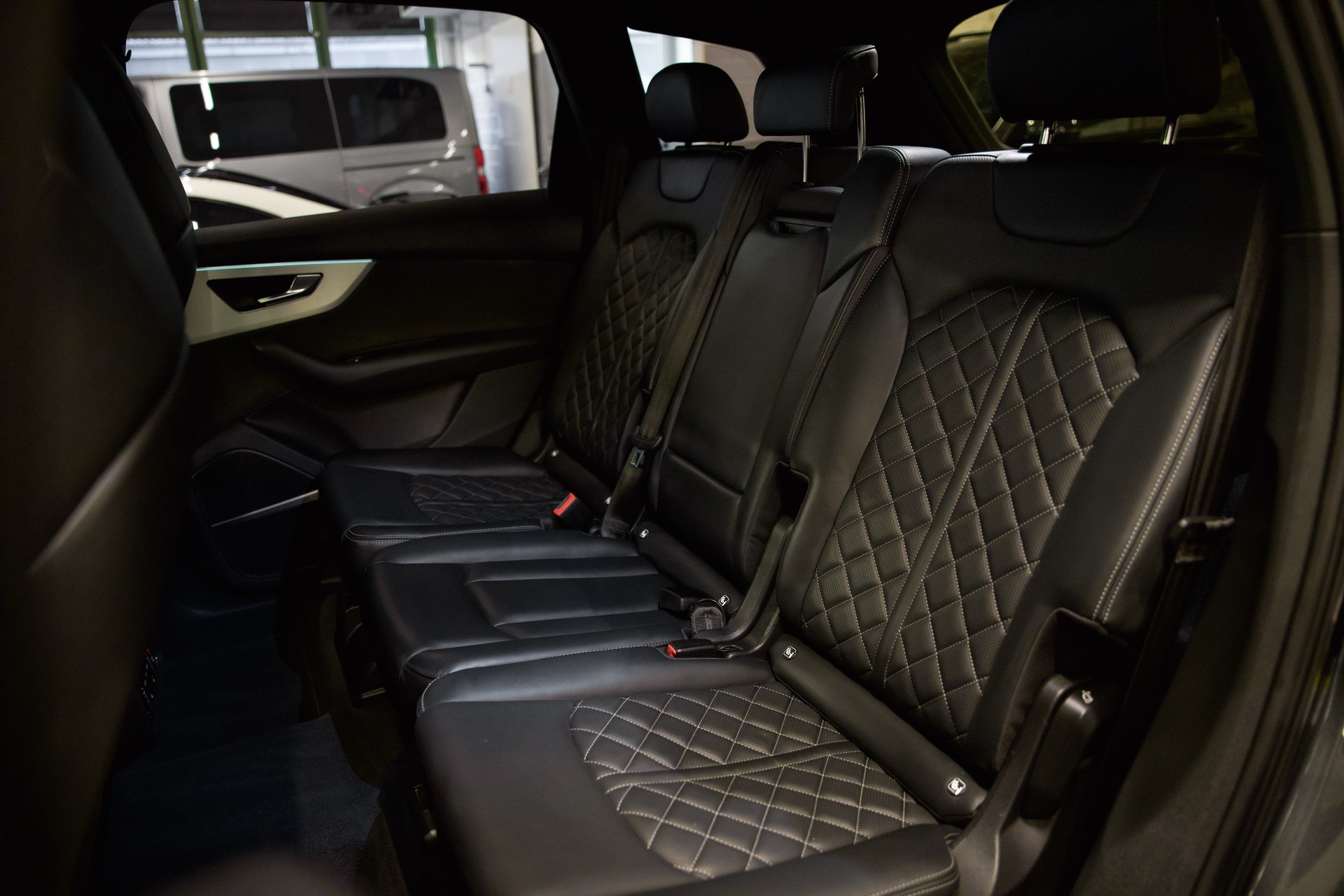 AUDI SQ7 TFSI quattro tiptronic-image-21