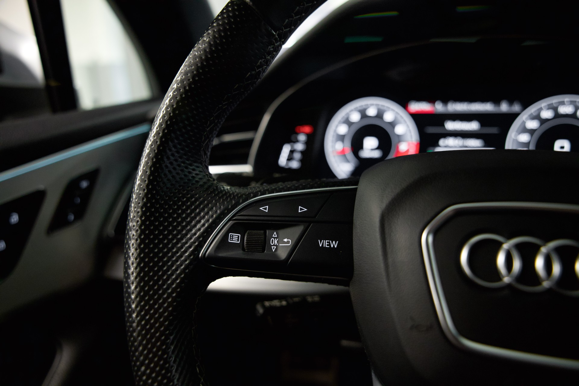 AUDI SQ7 TFSI quattro tiptronic-image-29