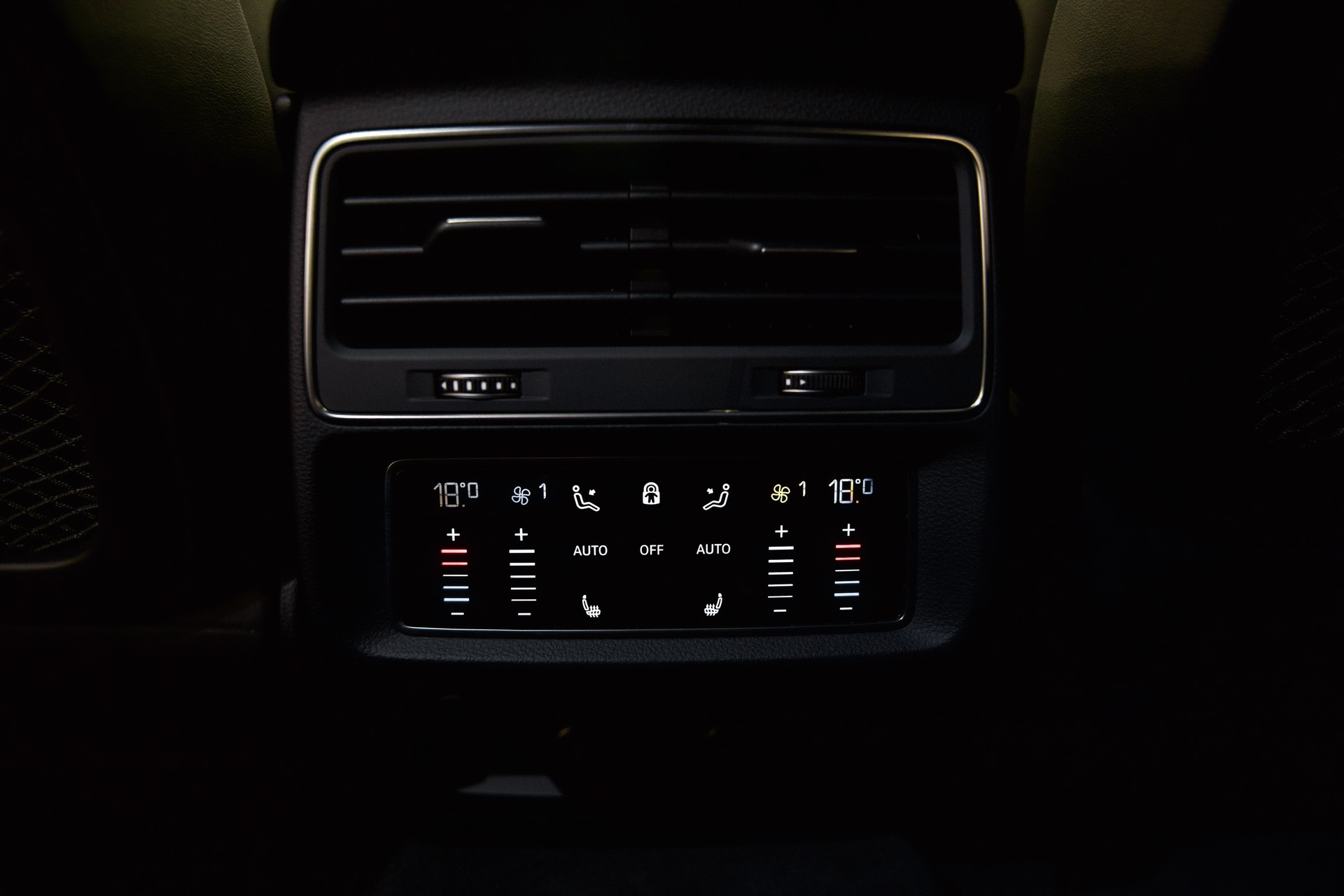 AUDI SQ7 TFSI quattro tiptronic-image-22