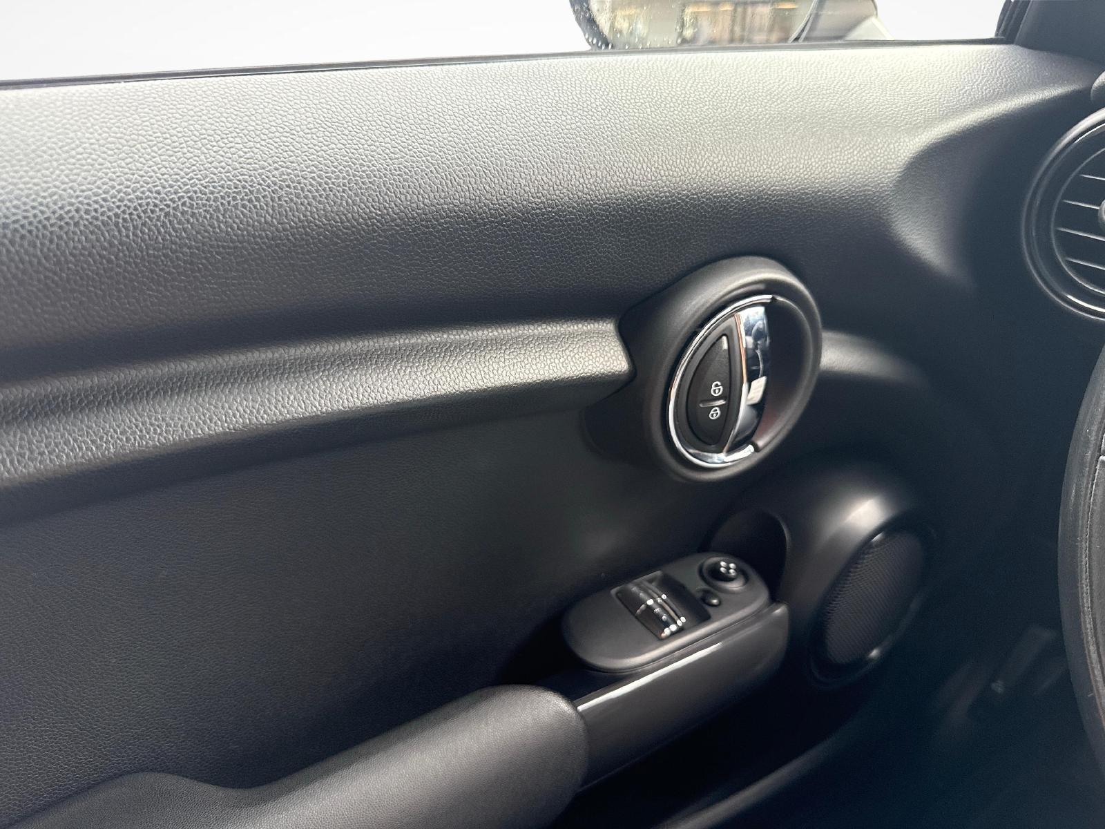 MINI Cooper F56-image-15