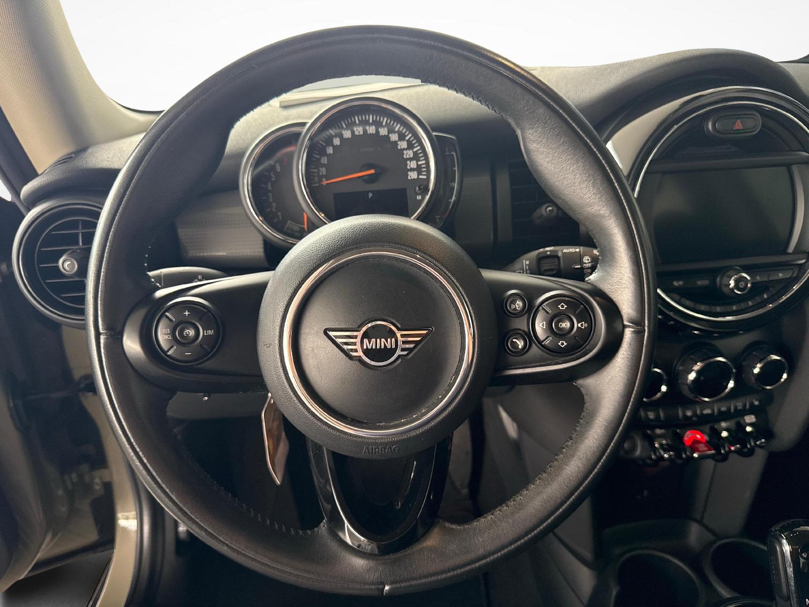 MINI Cooper F56-image-16