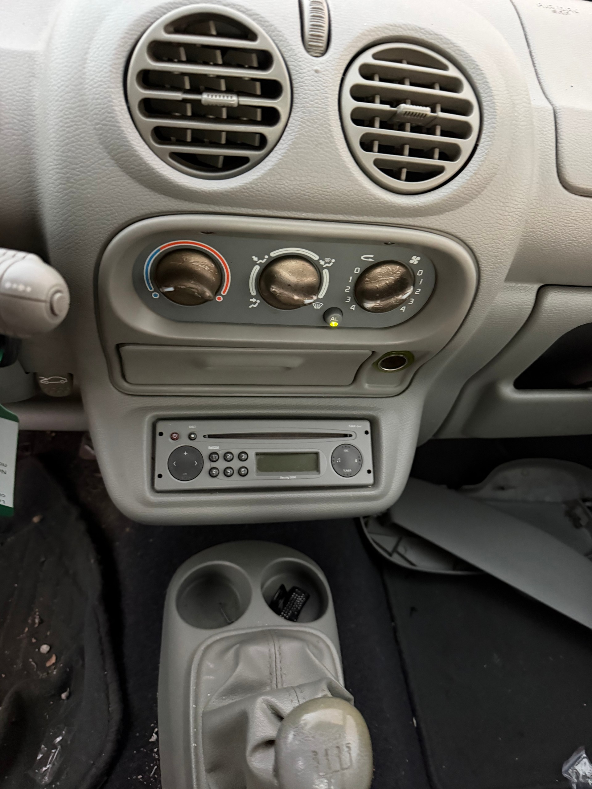 RENAULT Twingo 1.2 16V Privilege Advantage-image-4