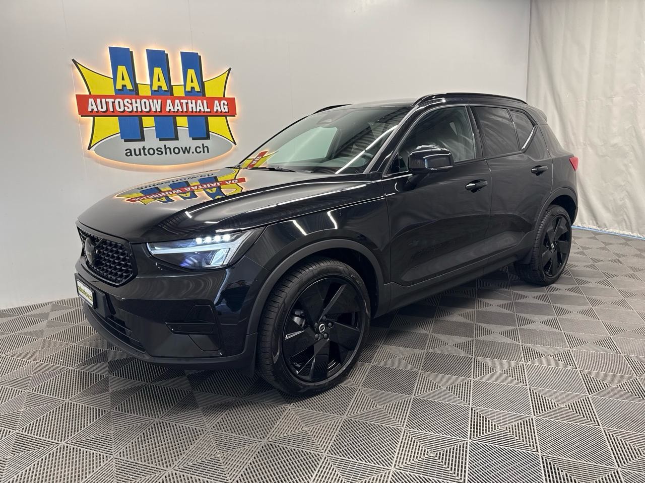 VOLVO XC40 B3 BLACK EDITION PLUS DCT-image-0
