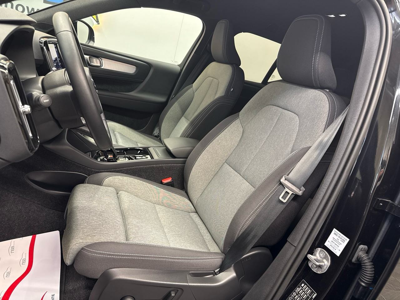 VOLVO XC40 B3 BLACK EDITION PLUS DCT-image-3