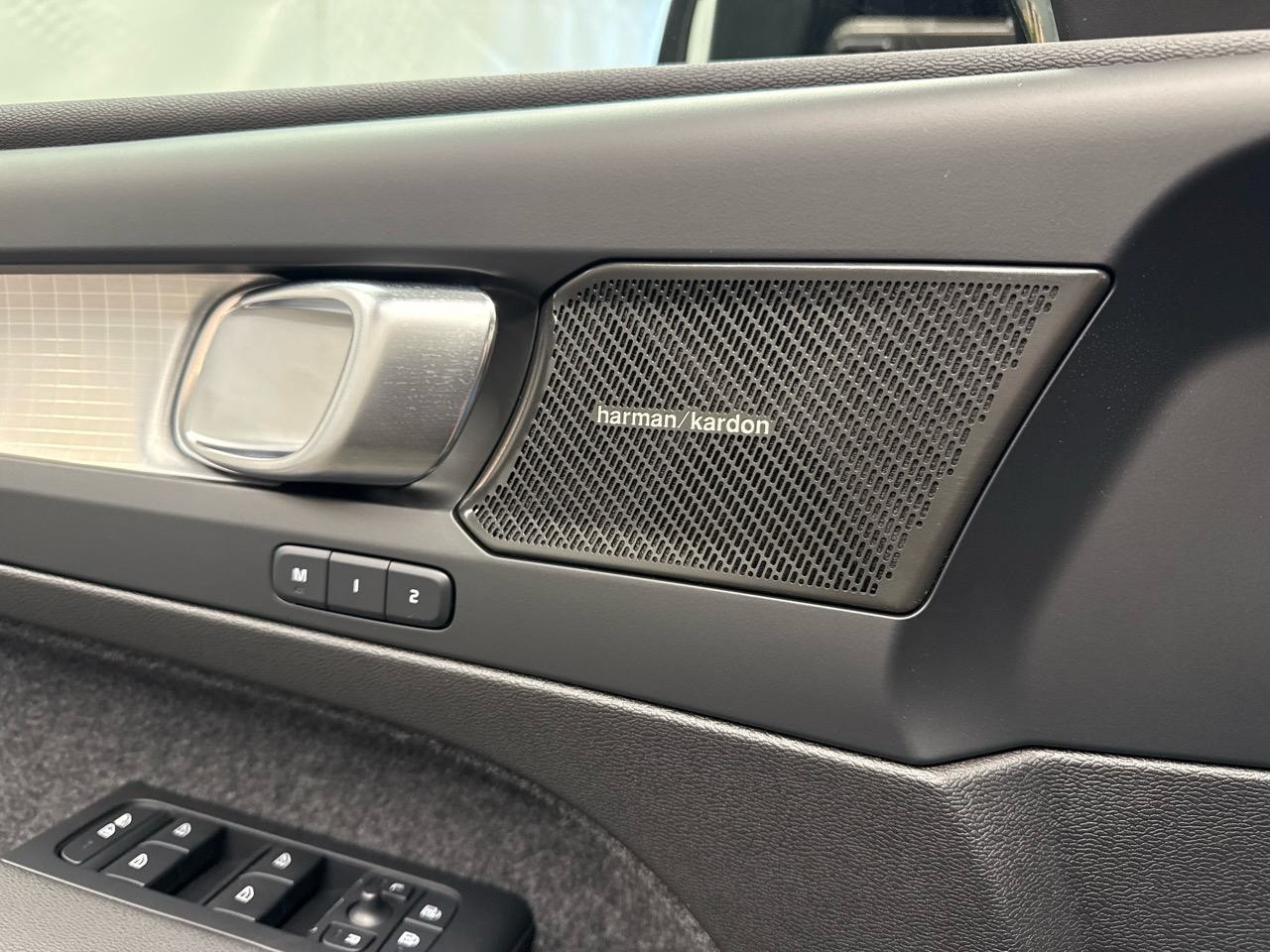VOLVO XC40 B3 BLACK EDITION PLUS DCT-image-5
