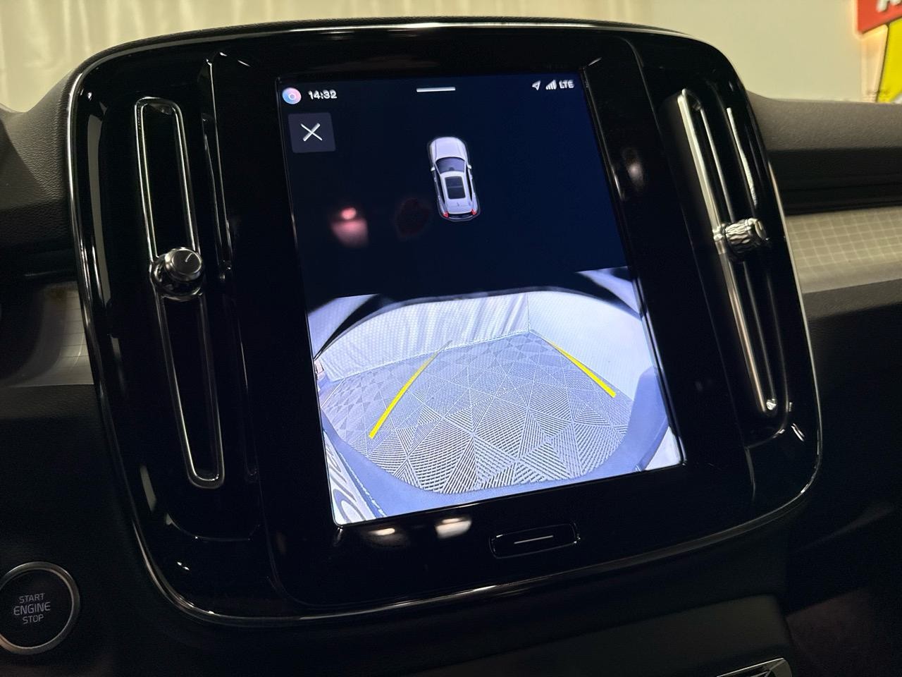VOLVO XC40 B3 BLACK EDITION PLUS DCT-image-8