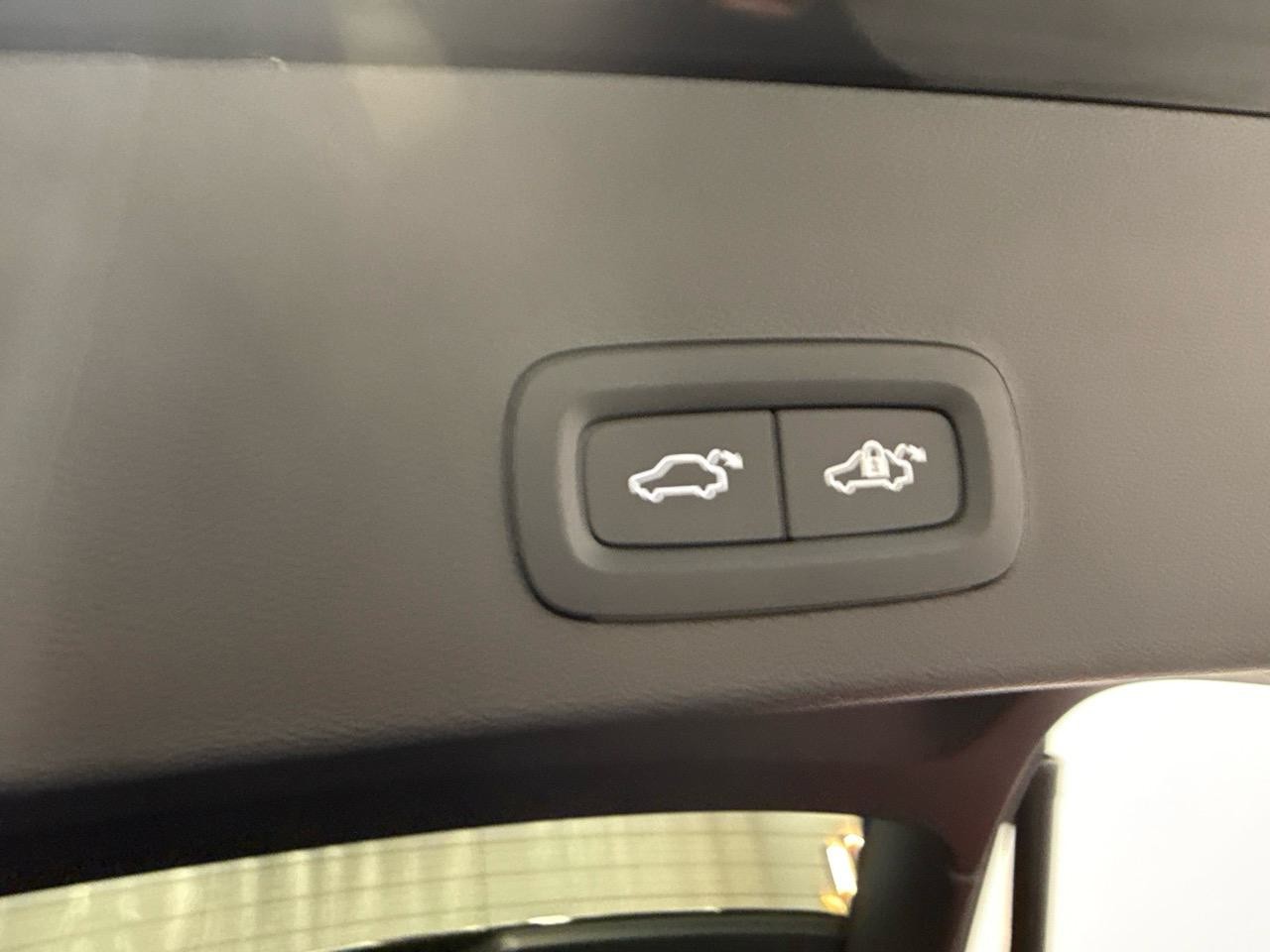 VOLVO XC40 B3 BLACK EDITION PLUS DCT-image-13