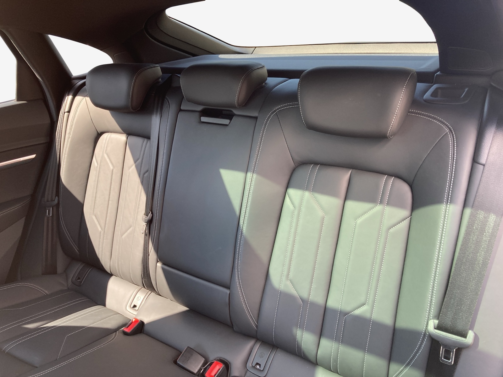 AUDI e-tron 55 Sportback S Line Black Edition quattro-image-11