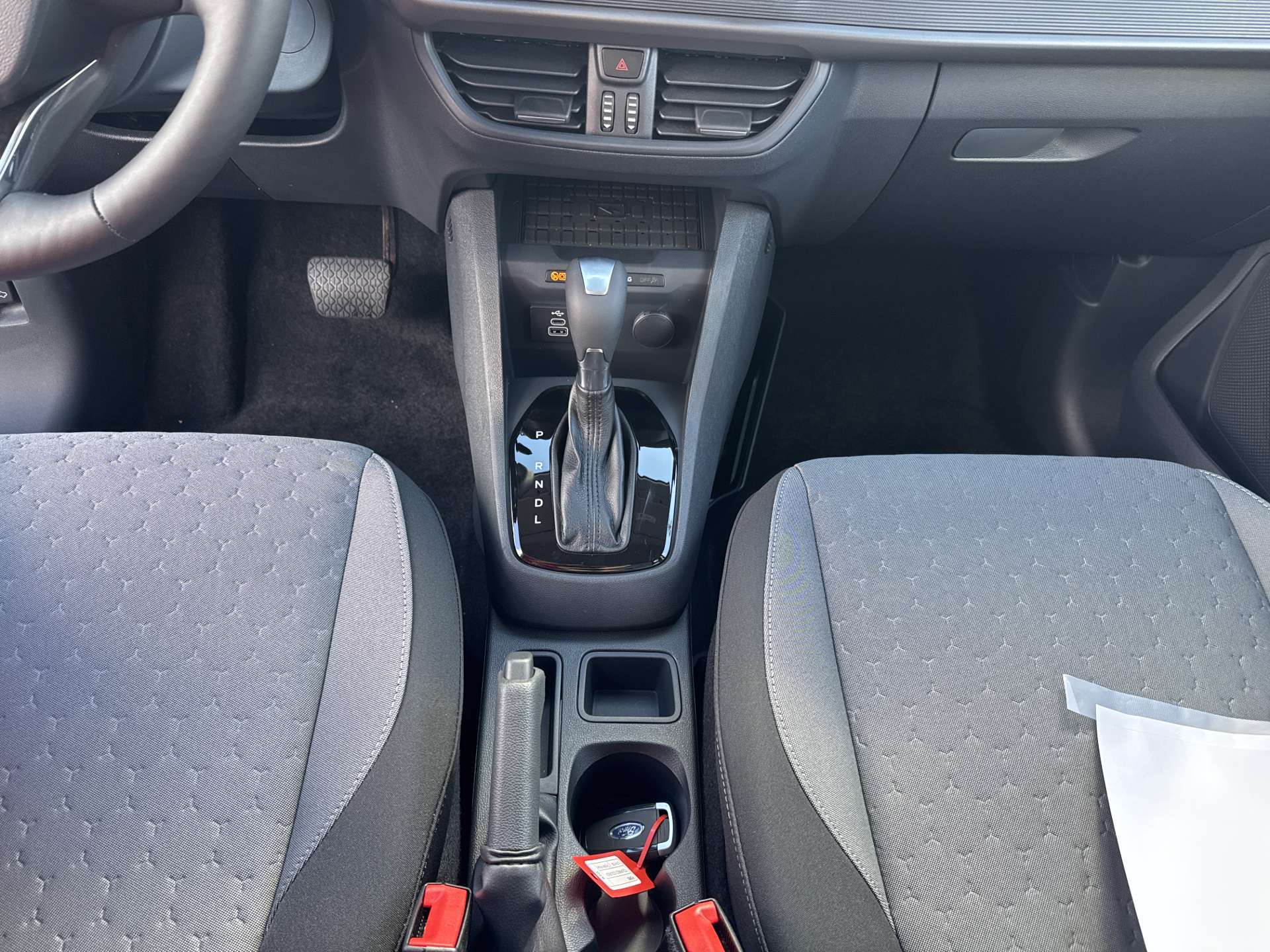 FORD Tourneo Courier 1.0 EcoBoost Titanium Automat-image-11