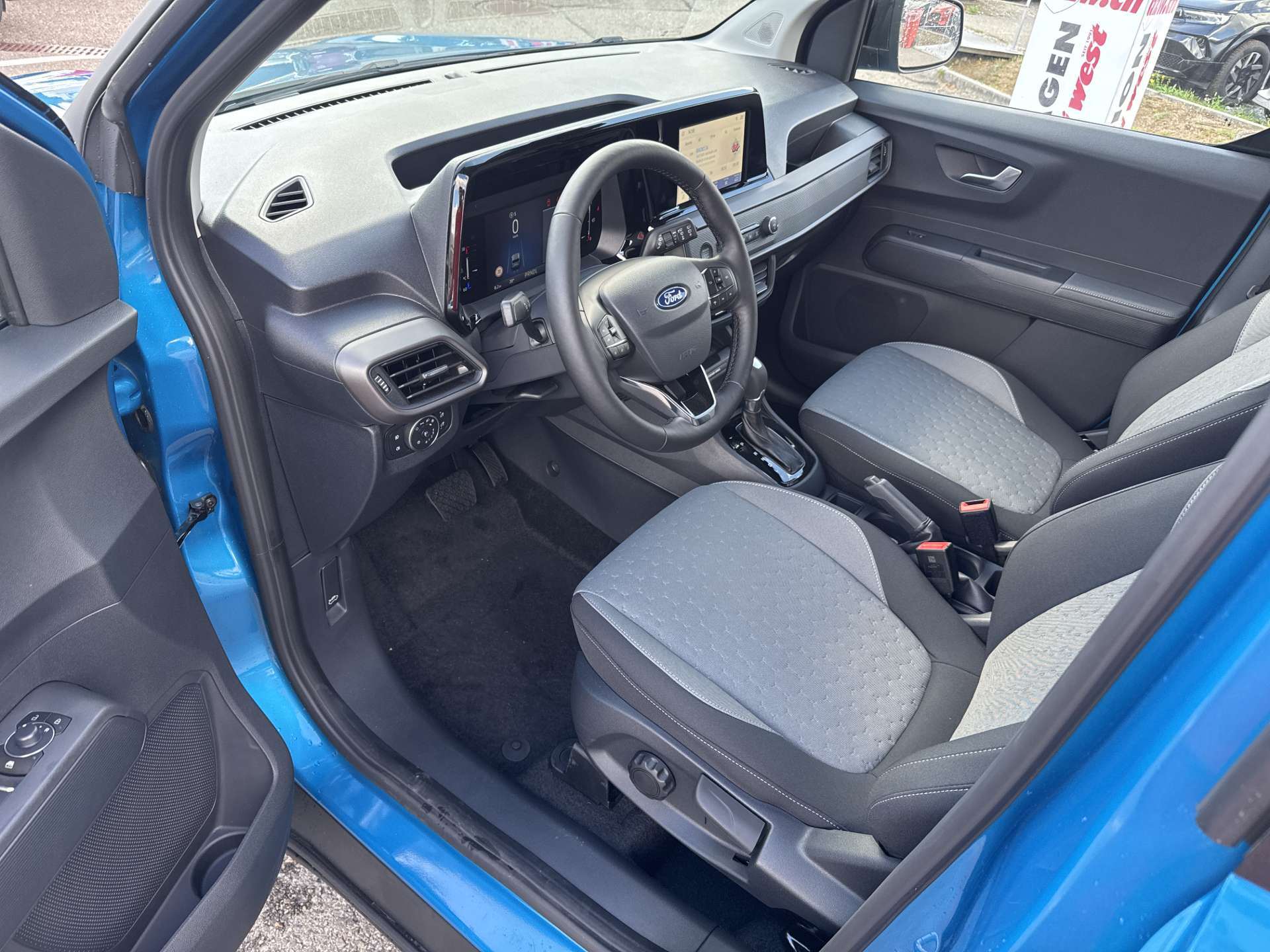 FORD Tourneo Courier 1.0 EcoBoost Titanium Automat-image-5