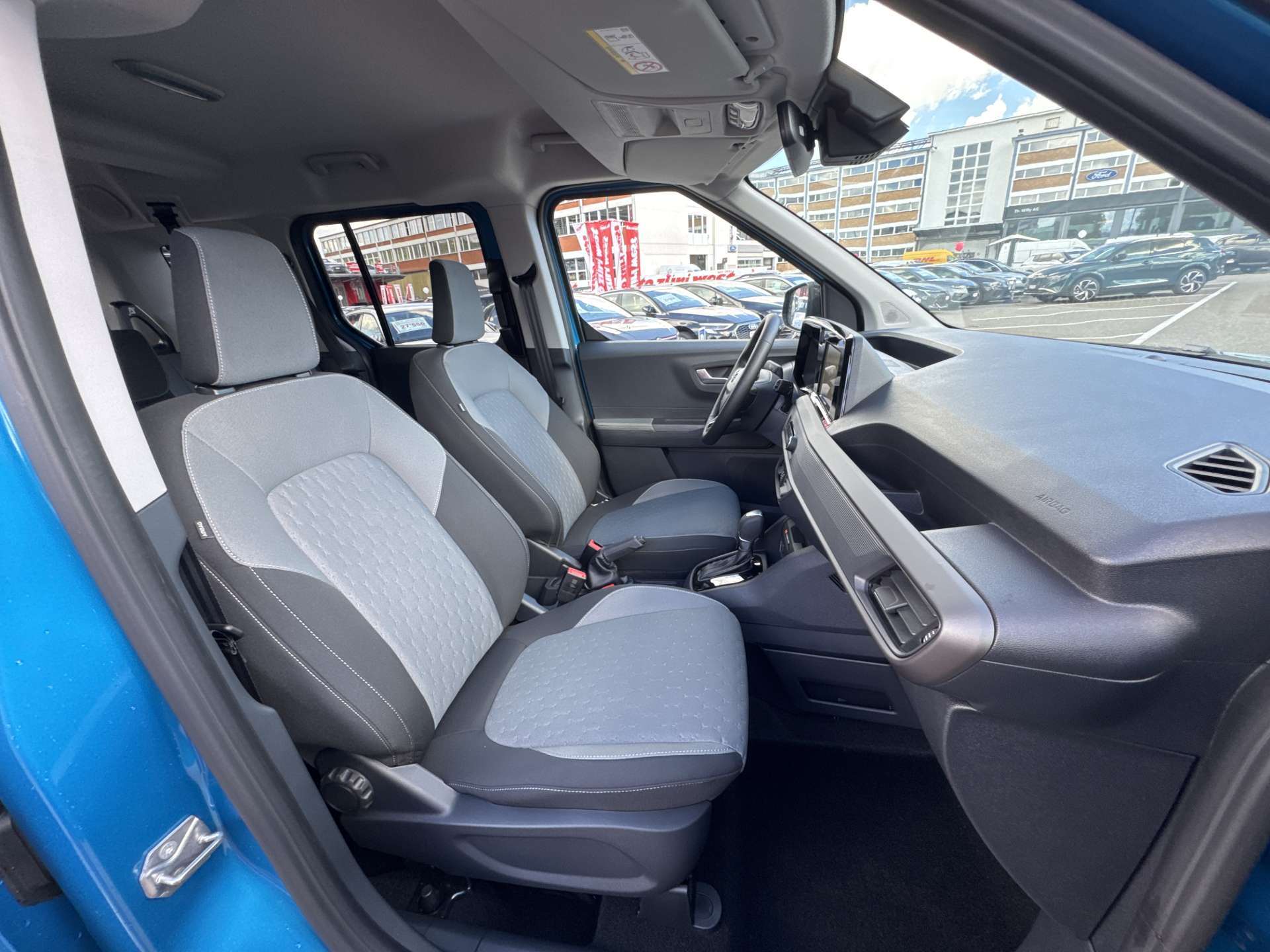 FORD Tourneo Courier 1.0 EcoBoost Titanium Automat-image-12