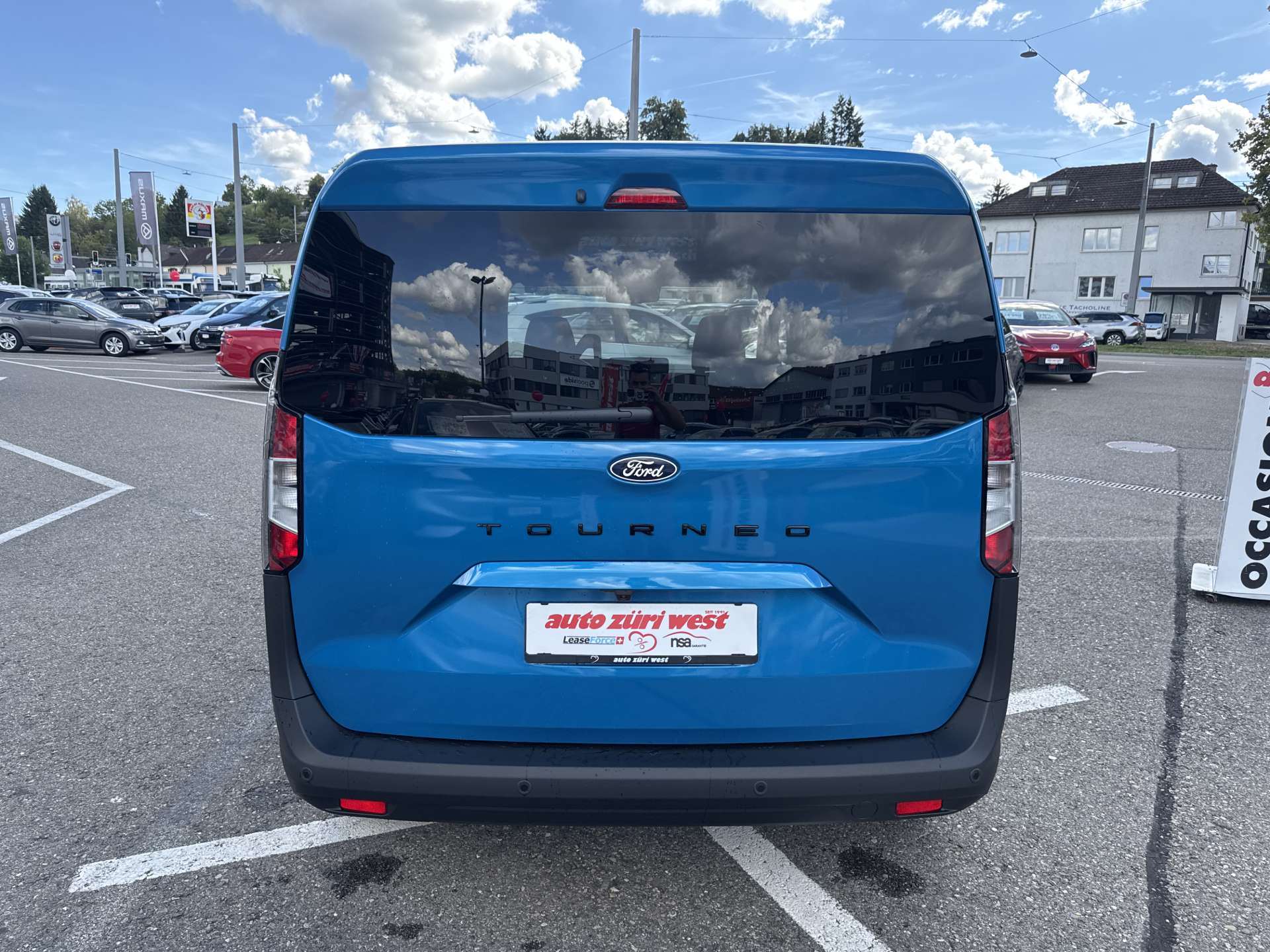 FORD Tourneo Courier 1.0 EcoBoost Titanium Automat-image-14