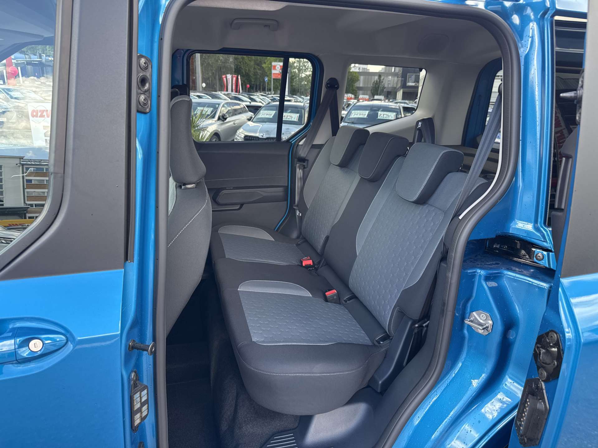 FORD Tourneo Courier 1.0 EcoBoost Titanium Automat-image-6
