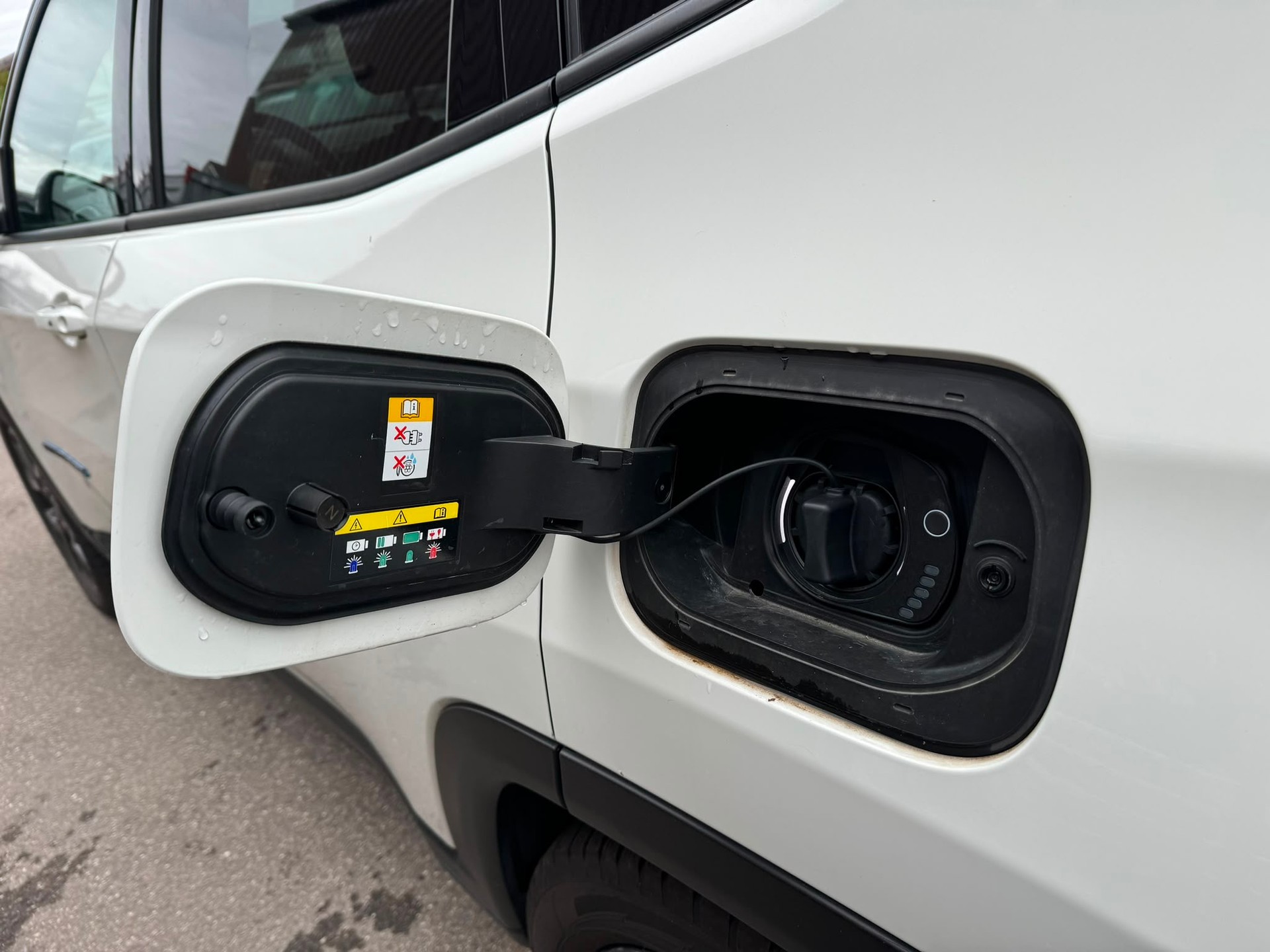 JEEP Compass 1.3 T PHEV S AWD-image-12