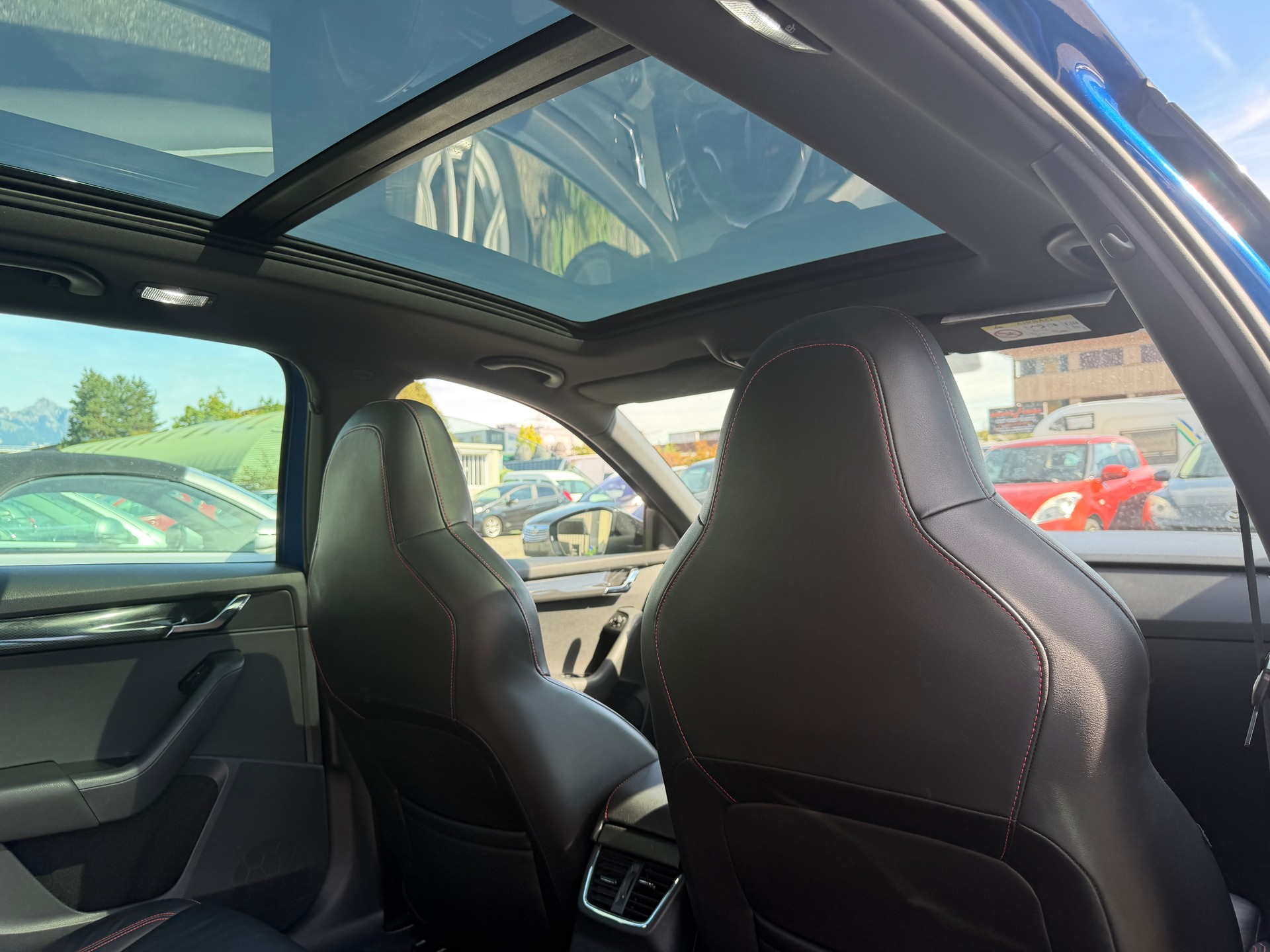 SKODA Octavia Combi 2.0 TDI RS-image-10