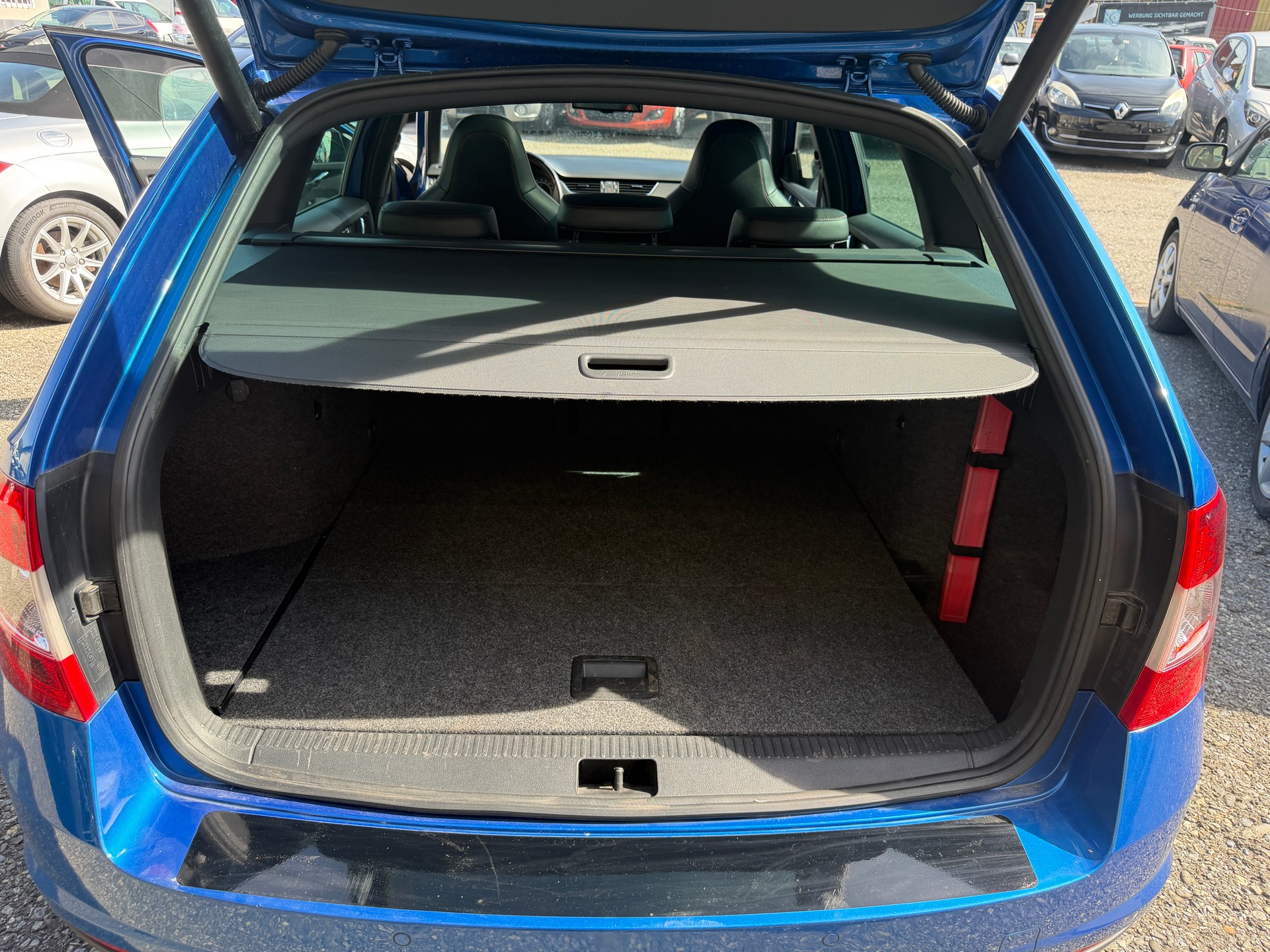 SKODA Octavia Combi 2.0 TDI RS-image-9