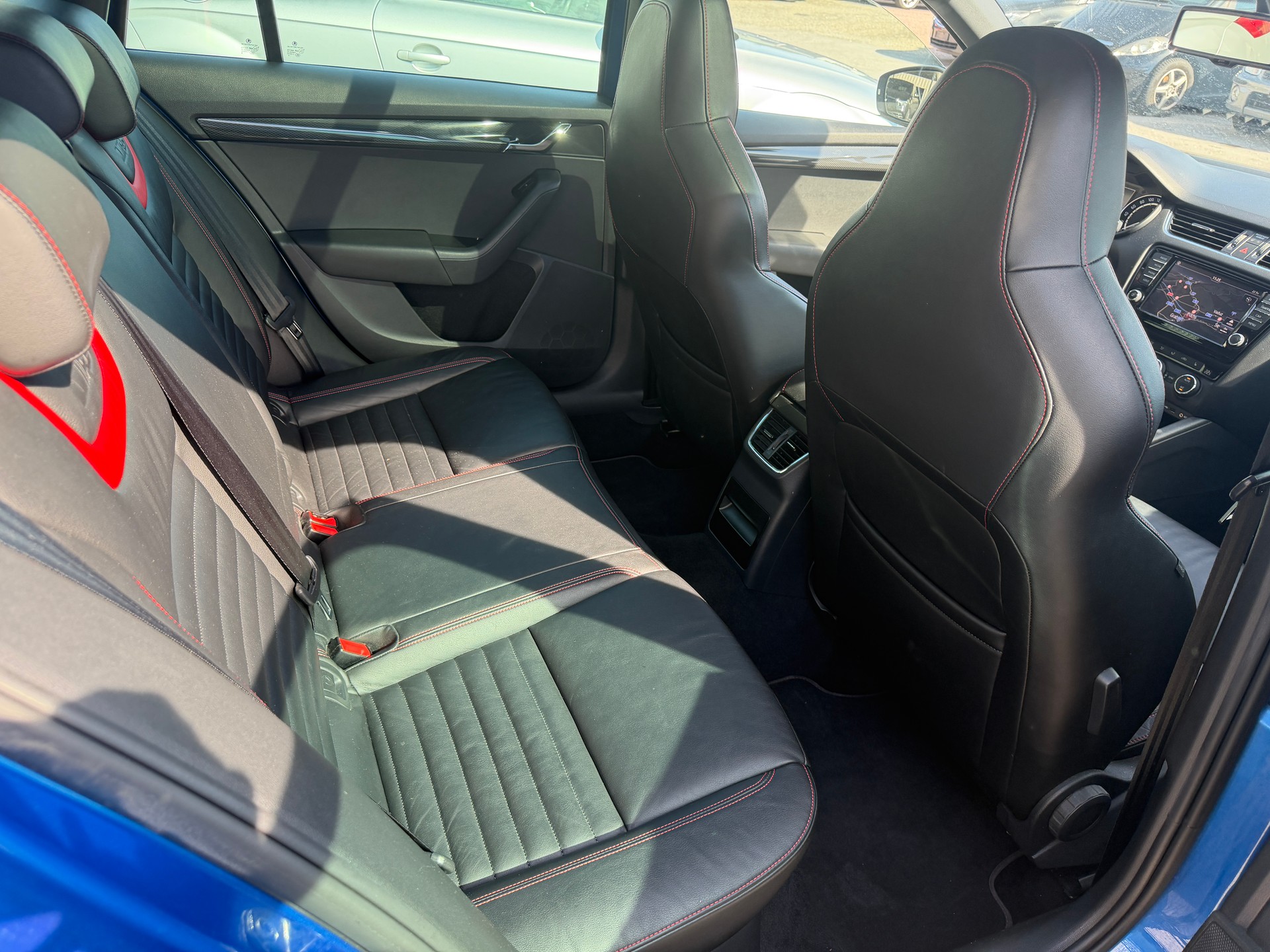 SKODA Octavia Combi 2.0 TDI RS-image-12