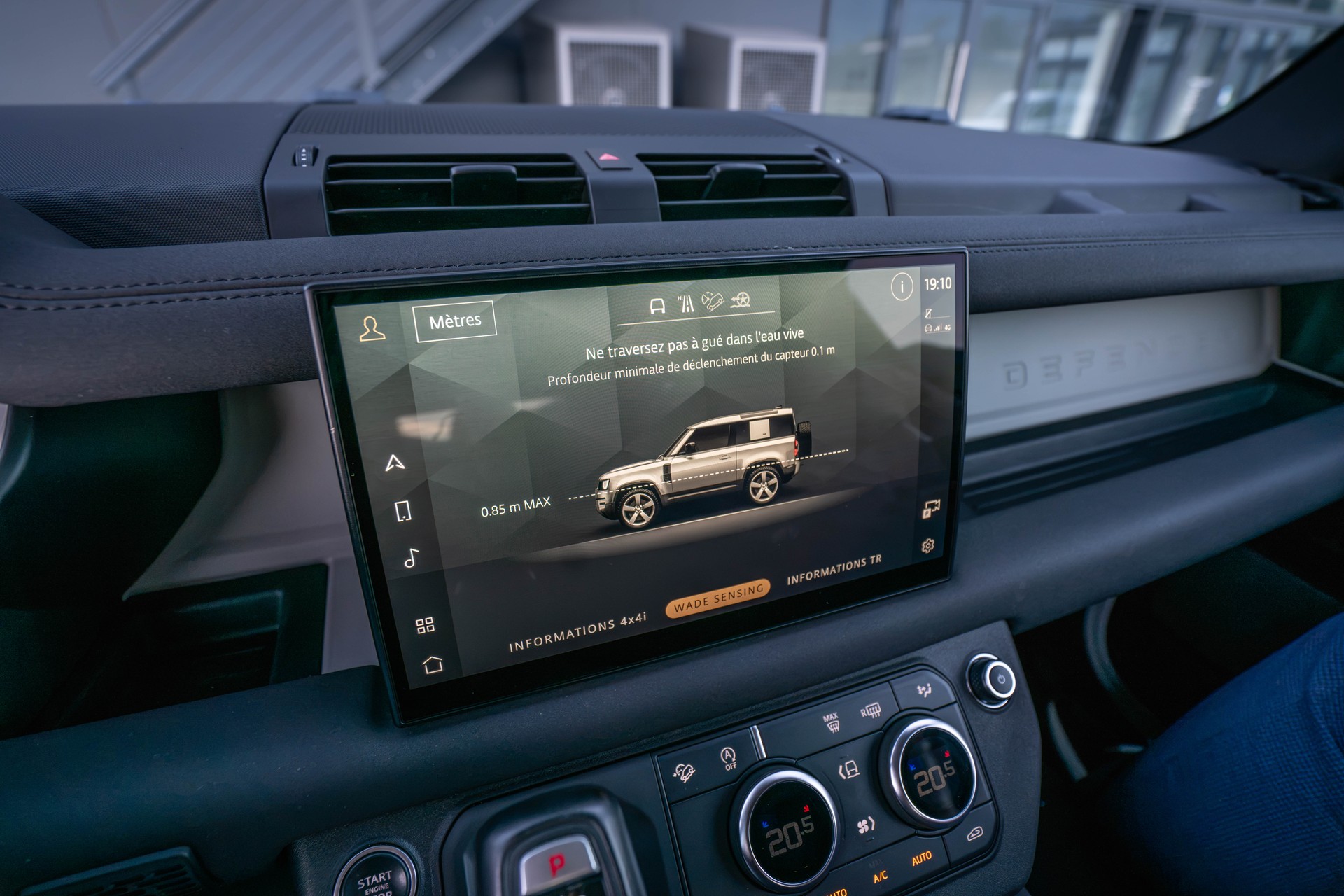 LAND ROVER Defender 90 3.0D I6 X-Dynamic S AT8-image-14