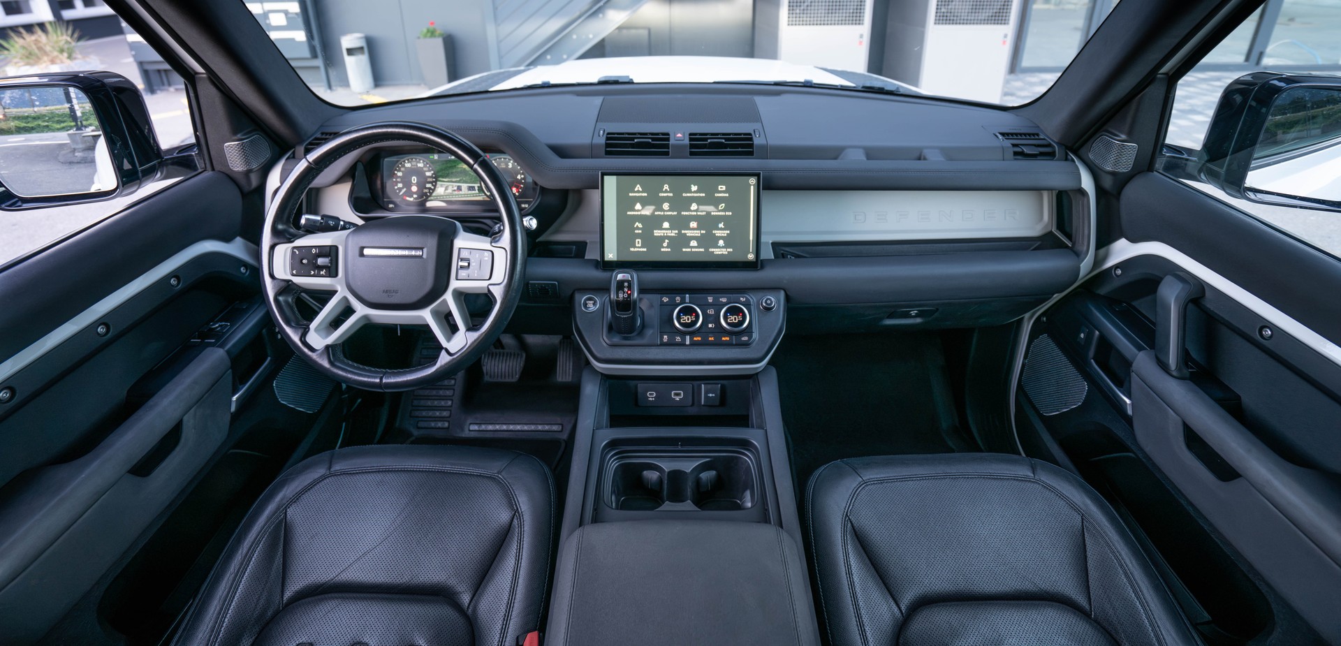 LAND ROVER Defender 90 3.0D I6 X-Dynamic S AT8-image-8
