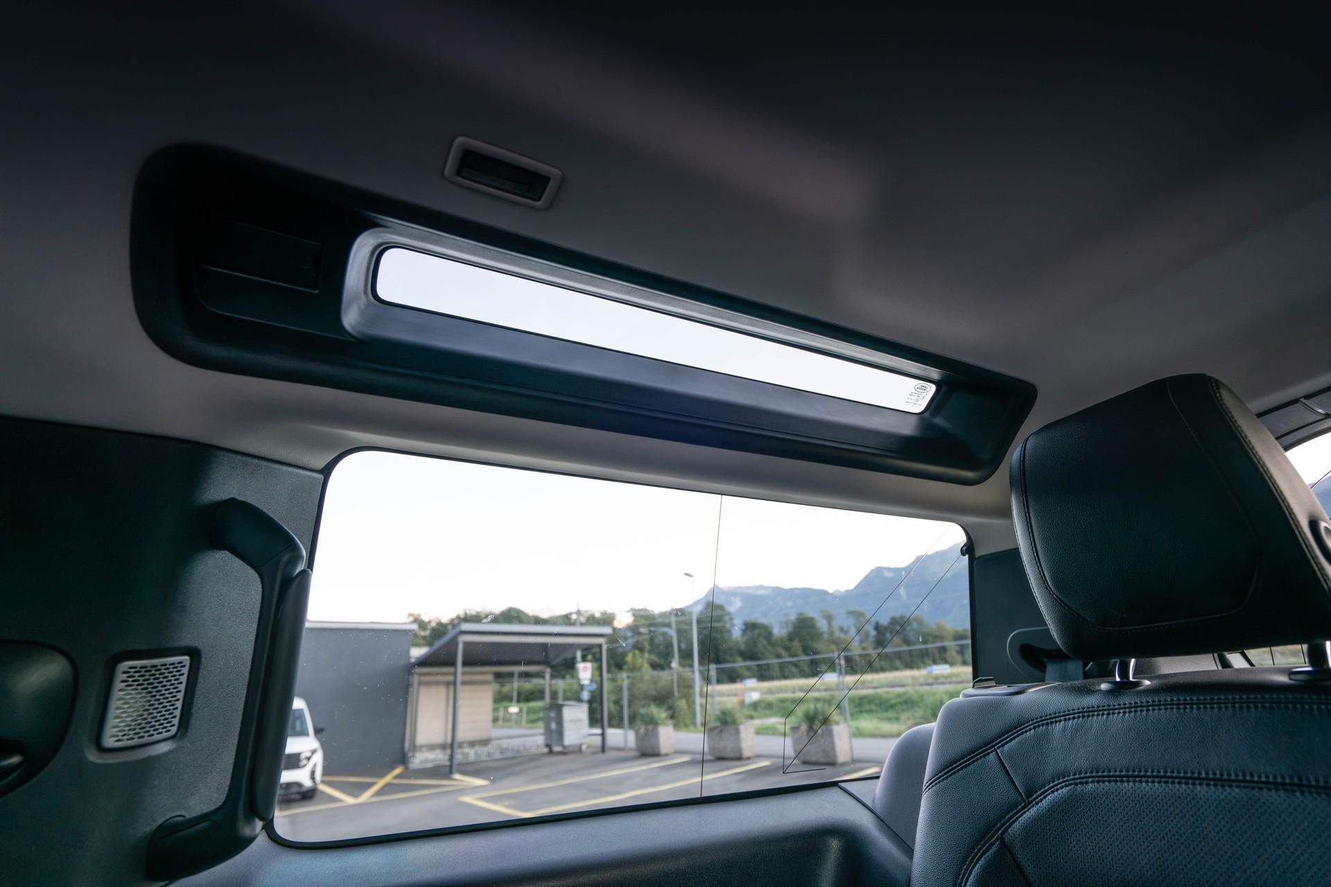 LAND ROVER Defender 90 3.0D I6 X-Dynamic S AT8-image-16